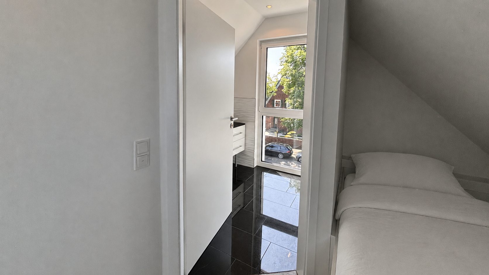 Böcker Wohnimmobilien - Immobilienangebot - Düsseldorf / Lohausen - Alle - Exklusiver Neubau für höchste Ansprüche