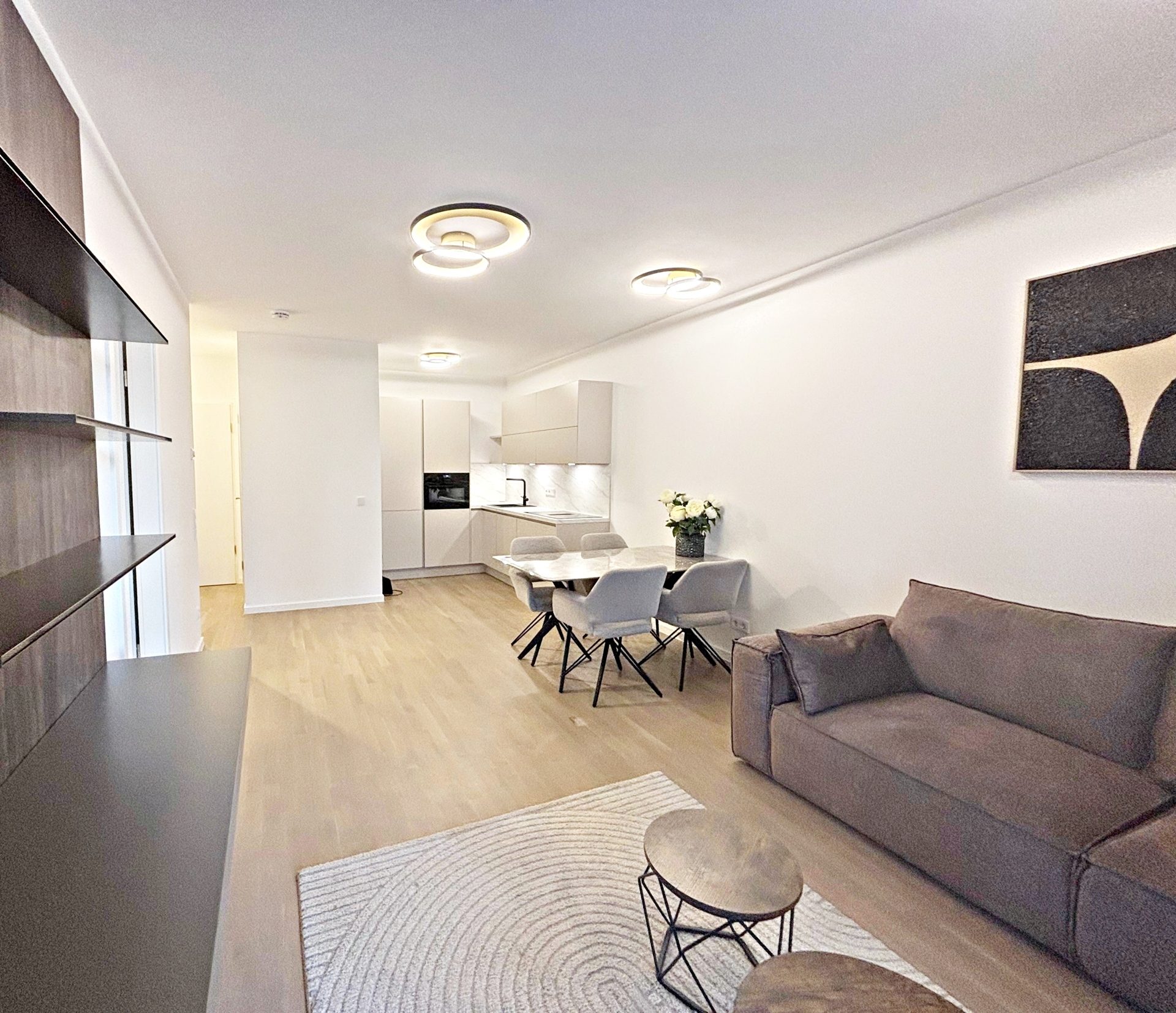 Böcker Wohnimmobilien - Immobilienangebot - Düsseldorf - Alle - Hochwertig möblierte 2-Zimmer-Wohnung mit großzügigem Balkon