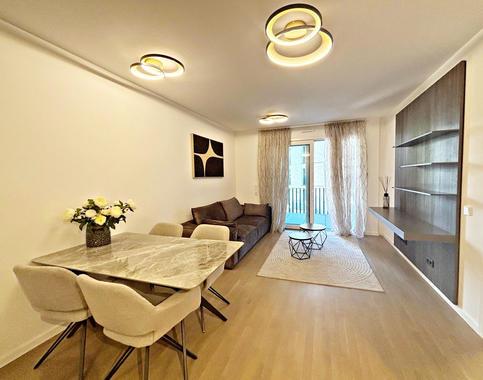 Böcker Wohnimmobilien - Immobilienangebot - Düsseldorf - Alle - Hochwertig möblierte 2-Zimmer-Wohnung mit großzügigem Balkon