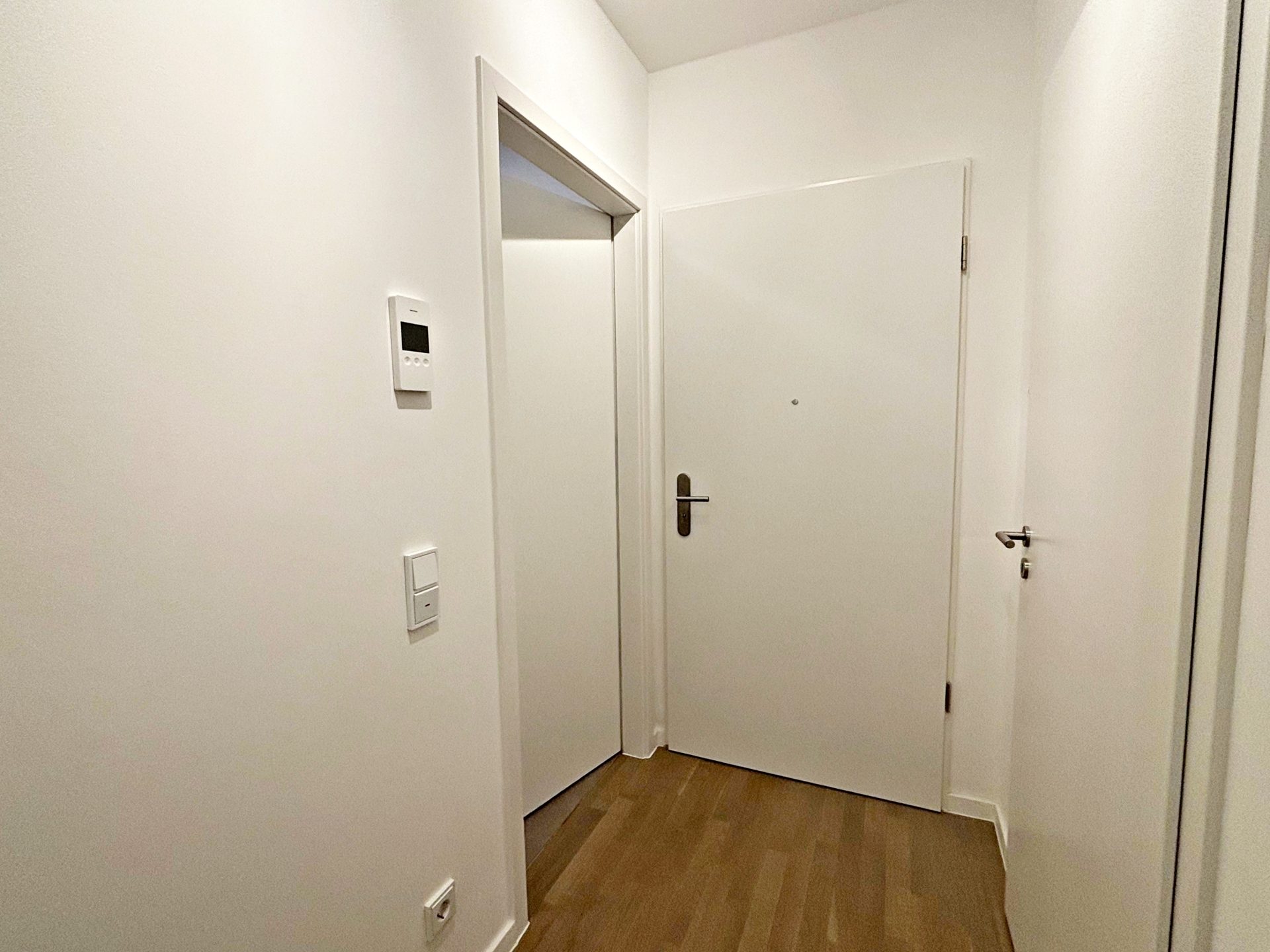 Böcker Wohnimmobilien - Immobilienangebot - Düsseldorf - Alle - Hochwertig möblierte 2-Zimmer-Wohnung mit großzügigem Balkon