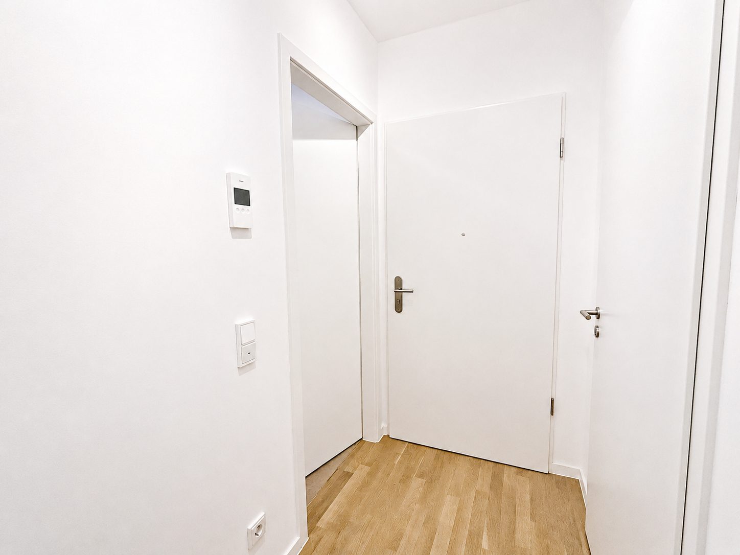 Böcker Wohnimmobilien - Immobilienangebot - Düsseldorf - Alle - Hochwertig möblierte 2-Zimmer-Wohnung mit großzügigem Balkon