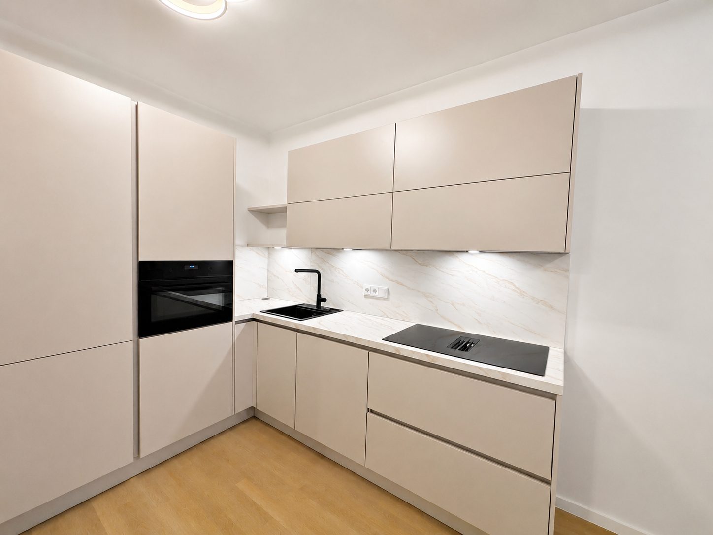 Böcker Wohnimmobilien - Immobilienangebot - Düsseldorf - Alle - Hochwertig möblierte 2-Zimmer-Wohnung mit großzügigem Balkon