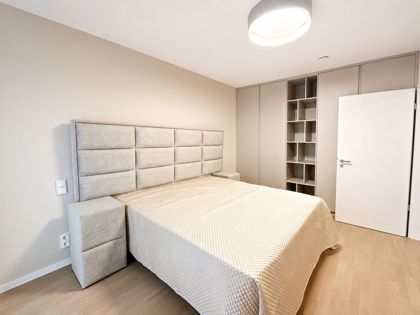 Böcker Wohnimmobilien - Immobilienangebot - Düsseldorf - Alle - Hochwertig möblierte 2-Zimmer-Wohnung mit großzügigem Balkon
