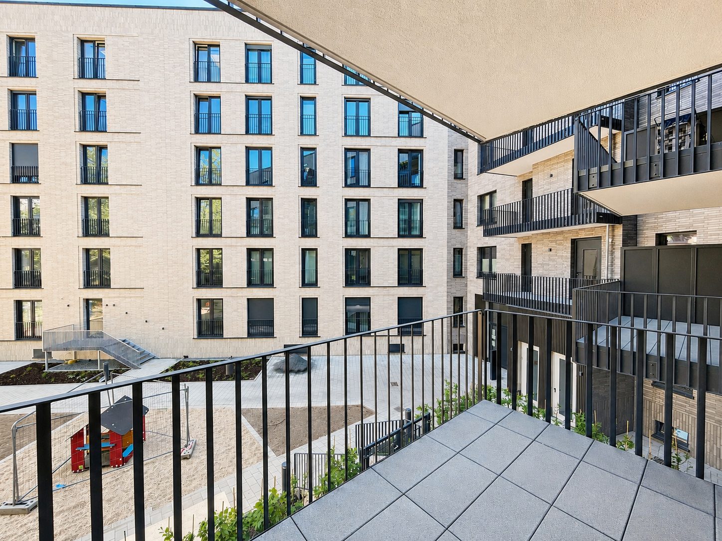 Böcker Wohnimmobilien - Immobilienangebot - Düsseldorf - Alle - Hochwertig möblierte 2-Zimmer-Wohnung mit großzügigem Balkon