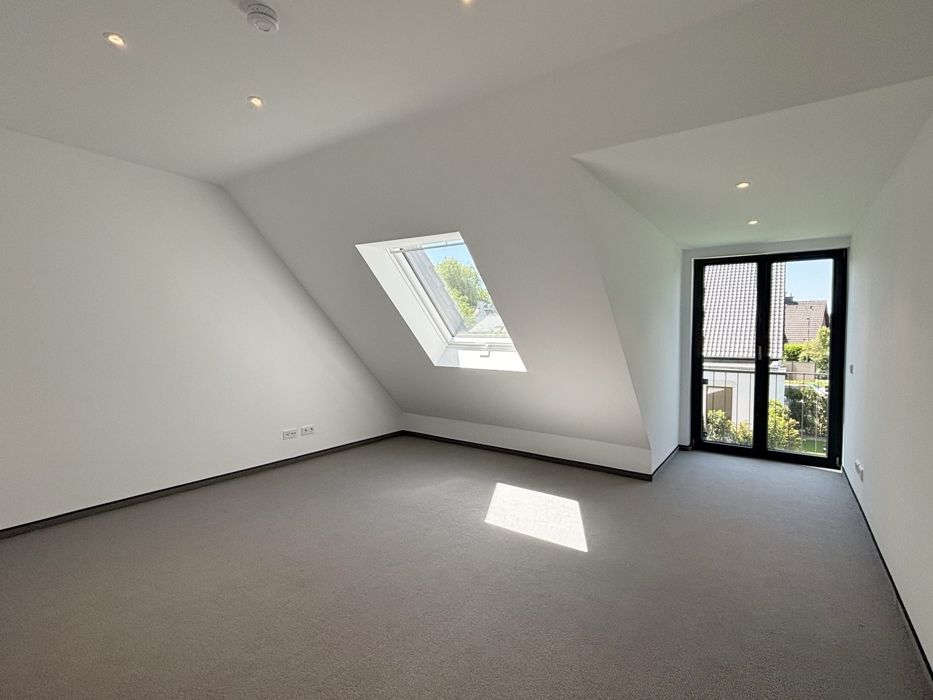 Böcker Wohnimmobilien - Immobilienangebot - Düsseldorf / Angermund - Alle - Exklusives EFH zum Erstbezug mit hochwertiger Ausstattung und Doppelgarage