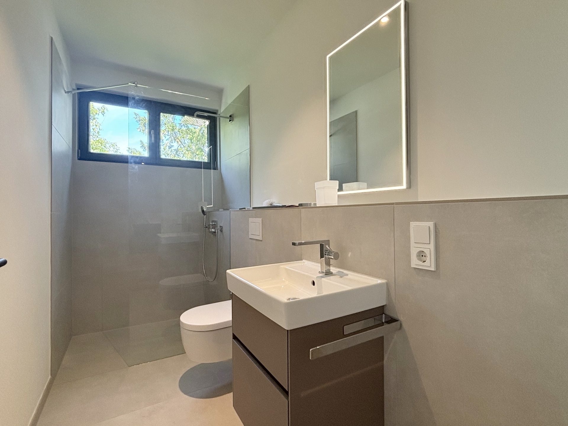 Böcker Wohnimmobilien - Immobilienangebot - Düsseldorf / Angermund - Alle - Exklusives EFH zum Erstbezug mit hochwertiger Ausstattung und Doppelgarage