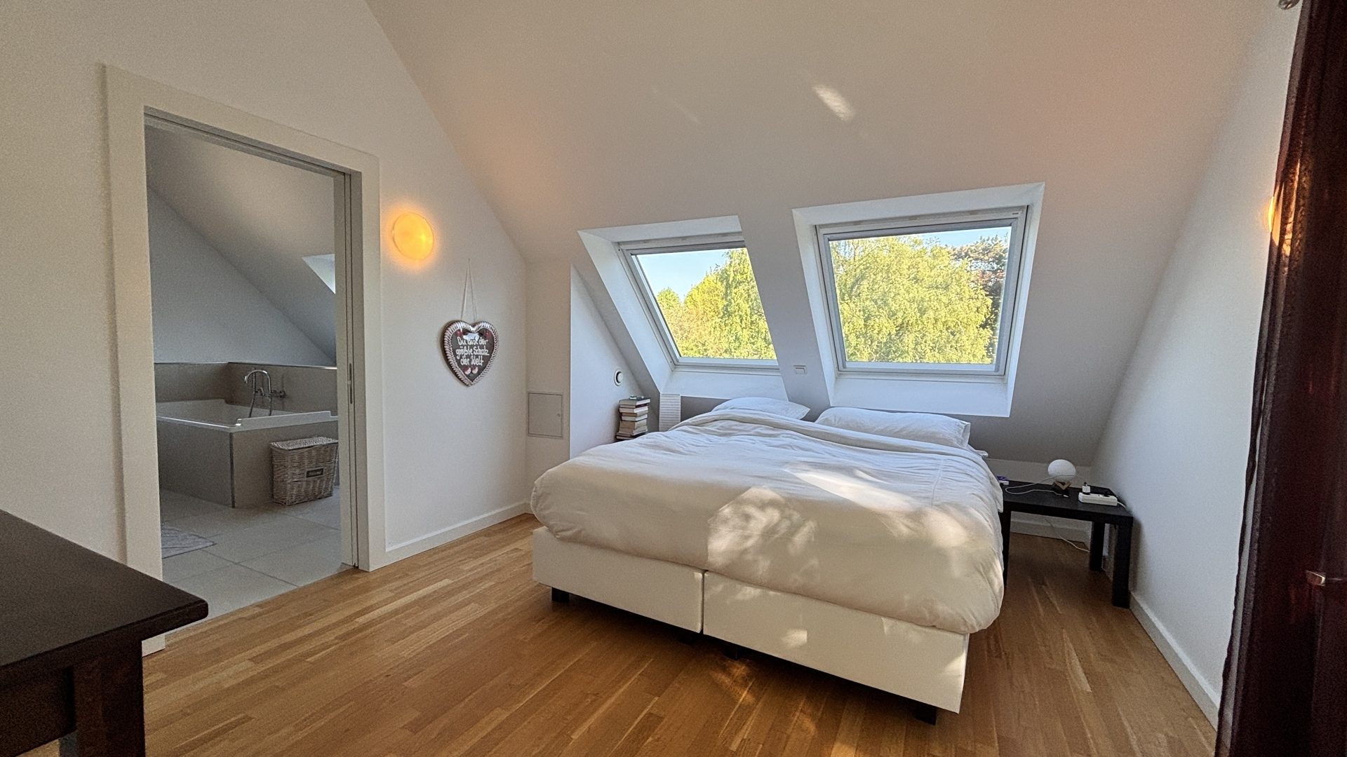 Böcker Wohnimmobilien - Immobilienangebot - Düsseldorf / Wittlaer - Alle - Familiendomizil in bester Wohnlage fußläufig zum Rhein