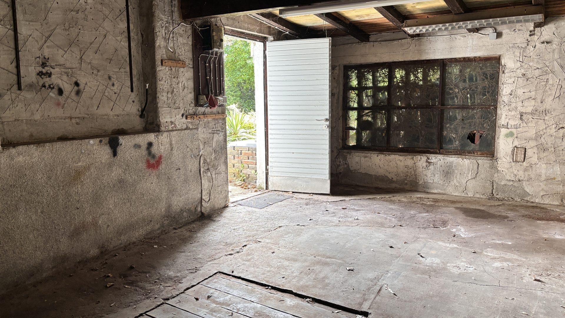 Böcker Wohnimmobilien - Immobilienangebot - Düsseldorf / Unterrath - Alle - Sanierungsbedürftige Doppelhaushälfte mit Traumgrundstück