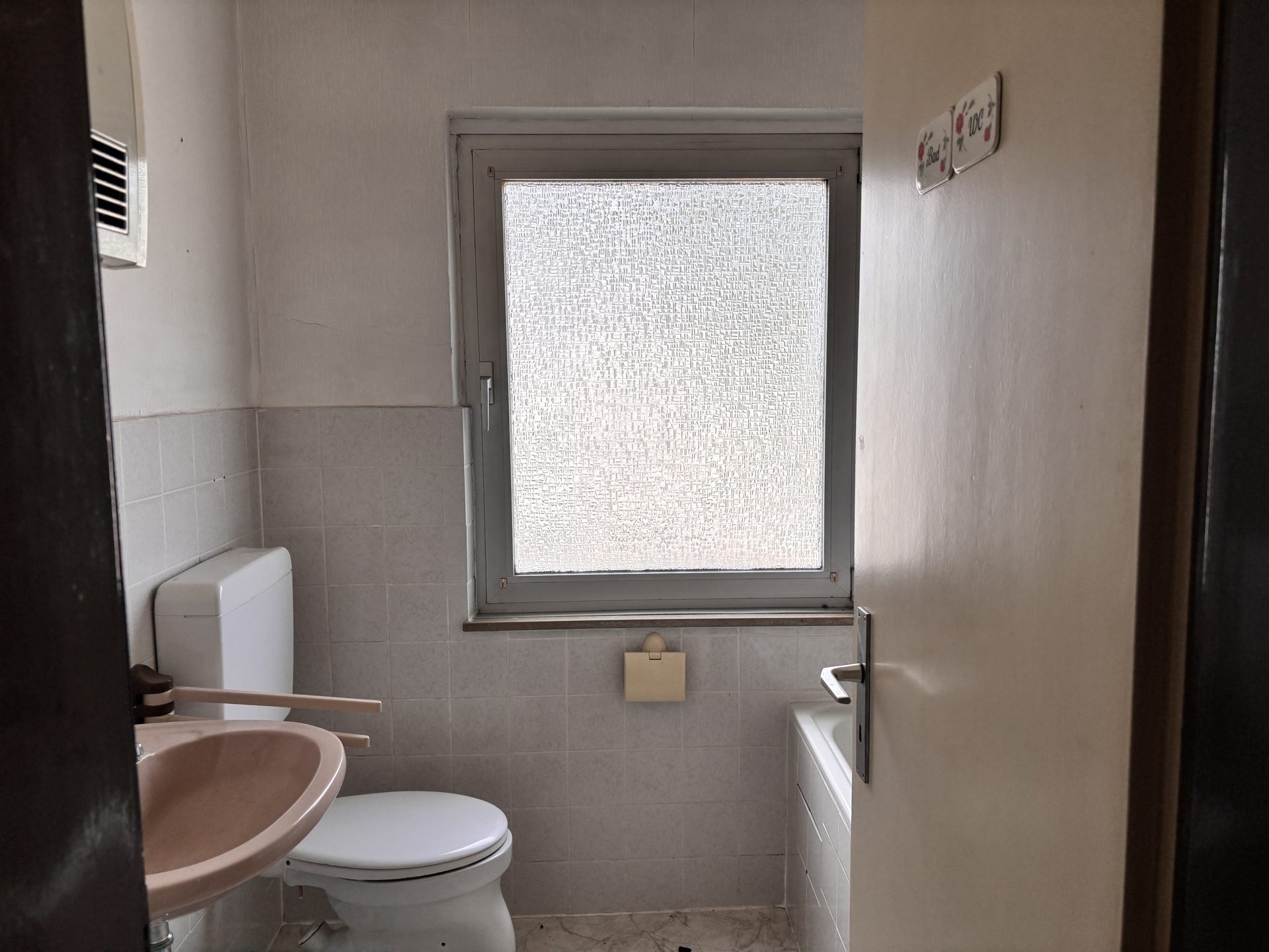 Böcker Wohnimmobilien - Immobilienangebot - Düsseldorf / Unterrath - Alle - Sanierungsbedürftige Doppelhaushälfte mit Traumgrundstück
