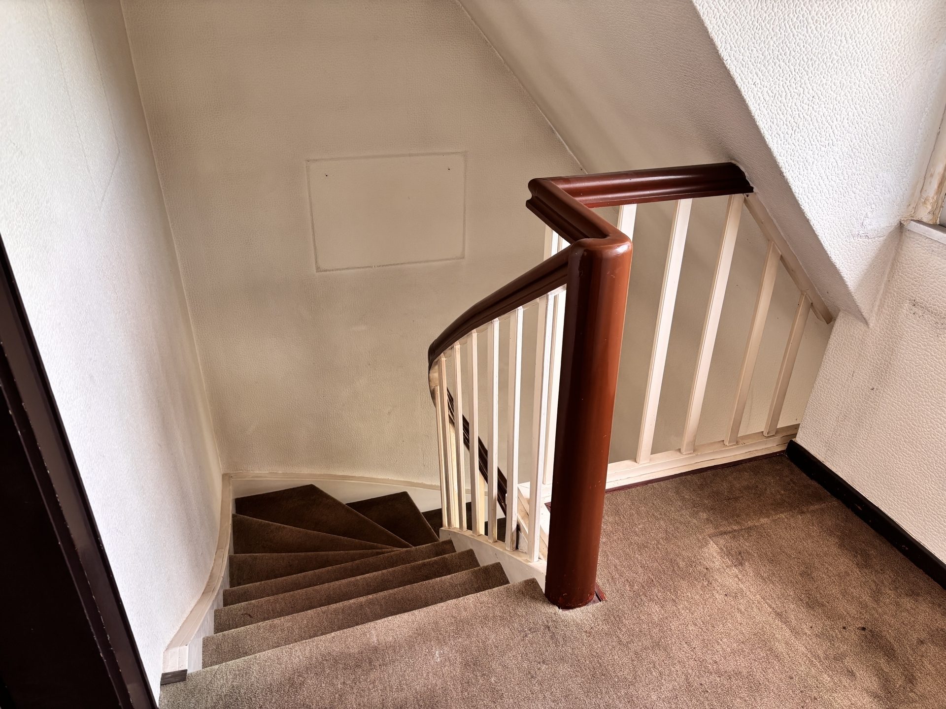 Böcker Wohnimmobilien - Immobilienangebot - Düsseldorf / Unterrath - Alle - Sanierungsbedürftige Doppelhaushälfte mit Traumgrundstück