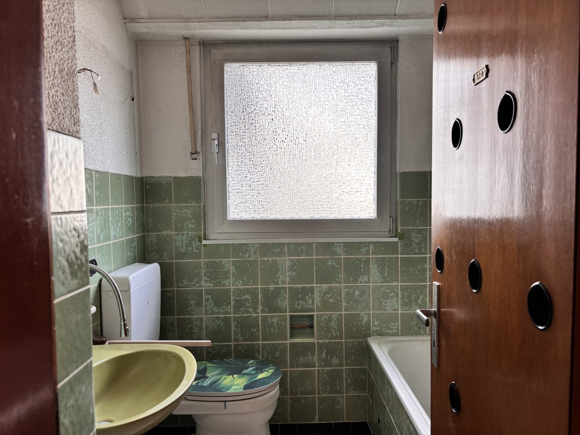 Böcker Wohnimmobilien - Immobilienangebot - Düsseldorf / Unterrath - Alle - Sanierungsbedürftige Doppelhaushälfte mit Traumgrundstück