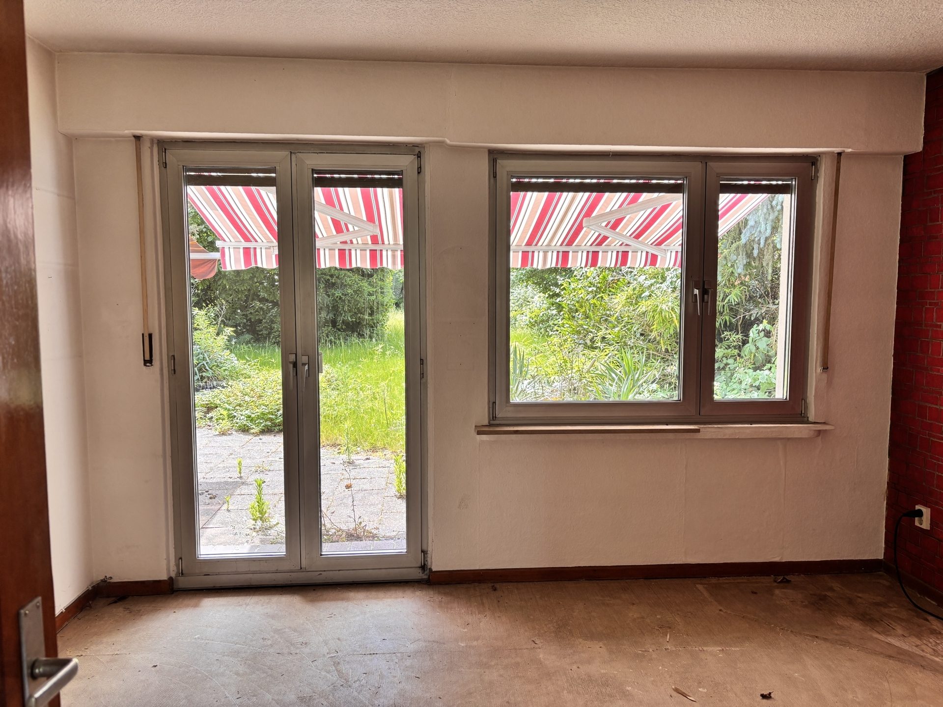 Böcker Wohnimmobilien - Immobilienangebot - Düsseldorf / Unterrath - Alle - Sanierungsbedürftige Doppelhaushälfte mit Traumgrundstück