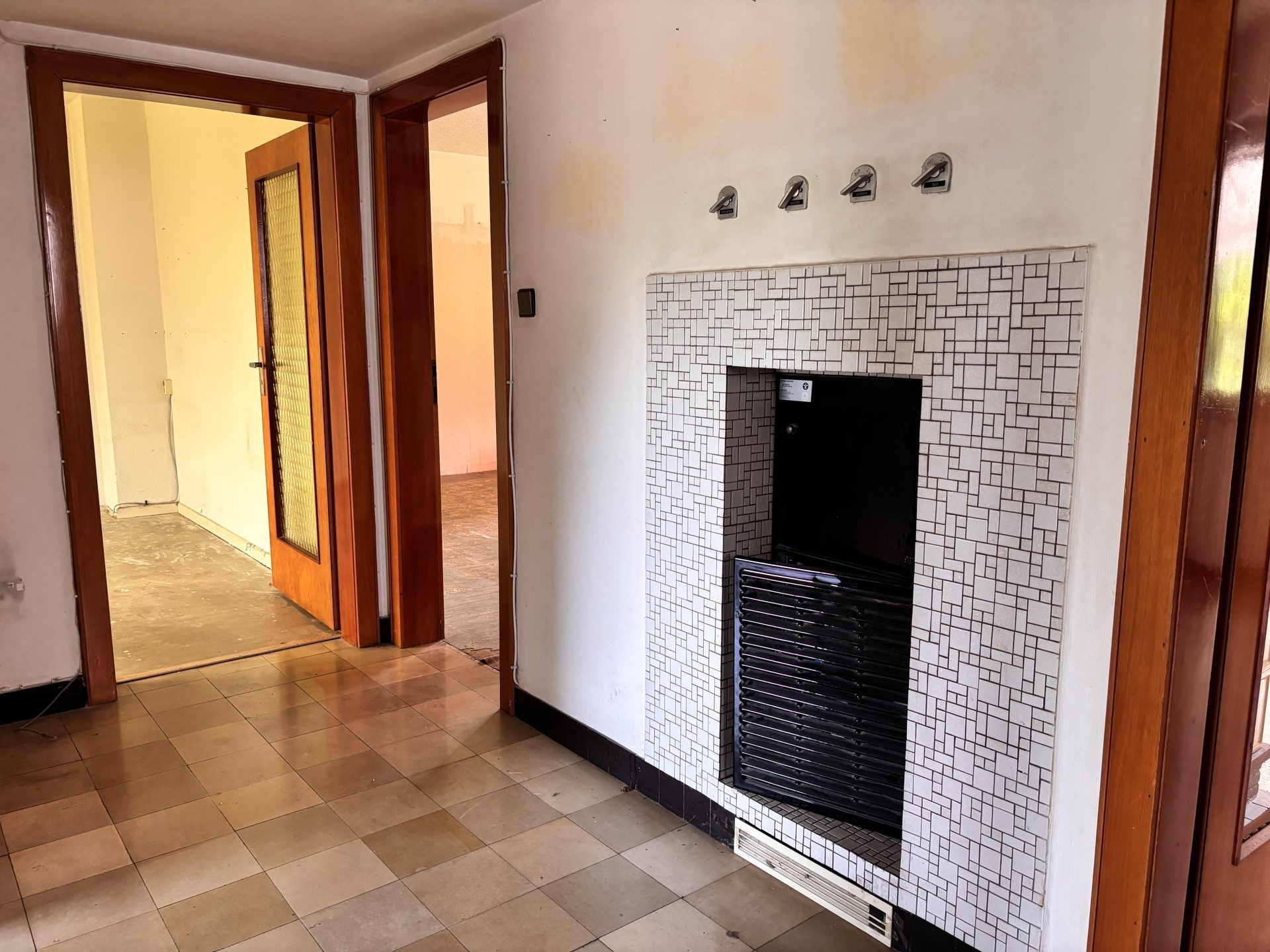 Böcker Wohnimmobilien - Immobilienangebot - Düsseldorf / Unterrath - Alle - Sanierungsbedürftige Doppelhaushälfte mit Traumgrundstück