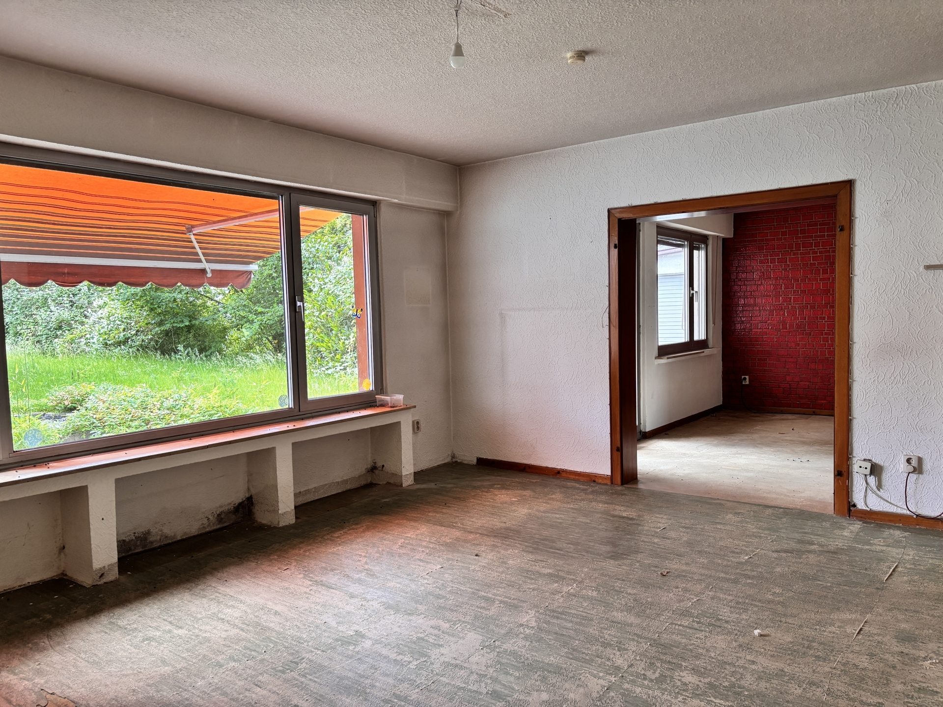 Böcker Wohnimmobilien - Immobilienangebot - Düsseldorf / Unterrath - Alle - Sanierungsbedürftige Doppelhaushälfte mit Traumgrundstück