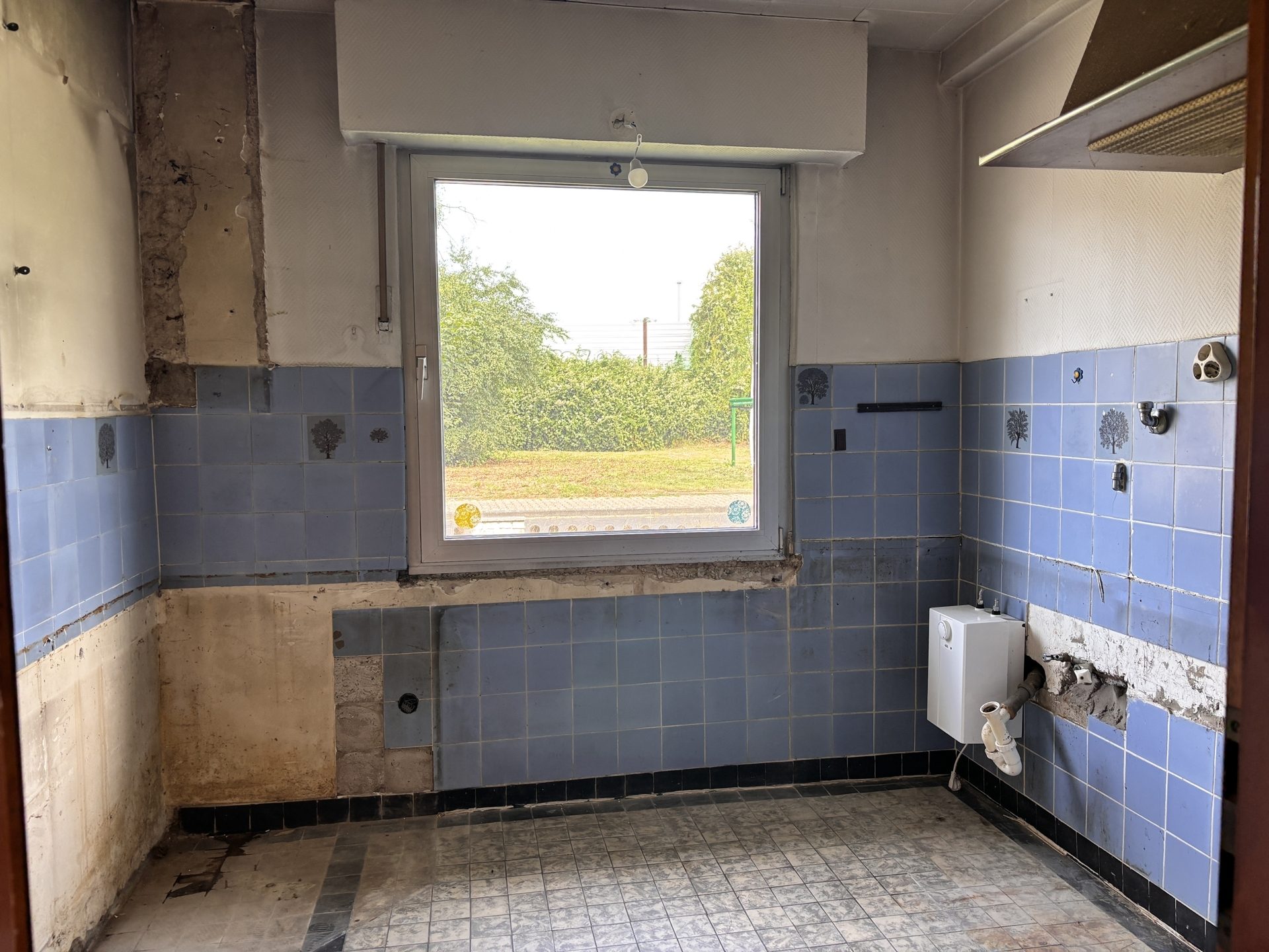 Böcker Wohnimmobilien - Immobilienangebot - Düsseldorf / Unterrath - Alle - Sanierungsbedürftige Doppelhaushälfte mit Traumgrundstück