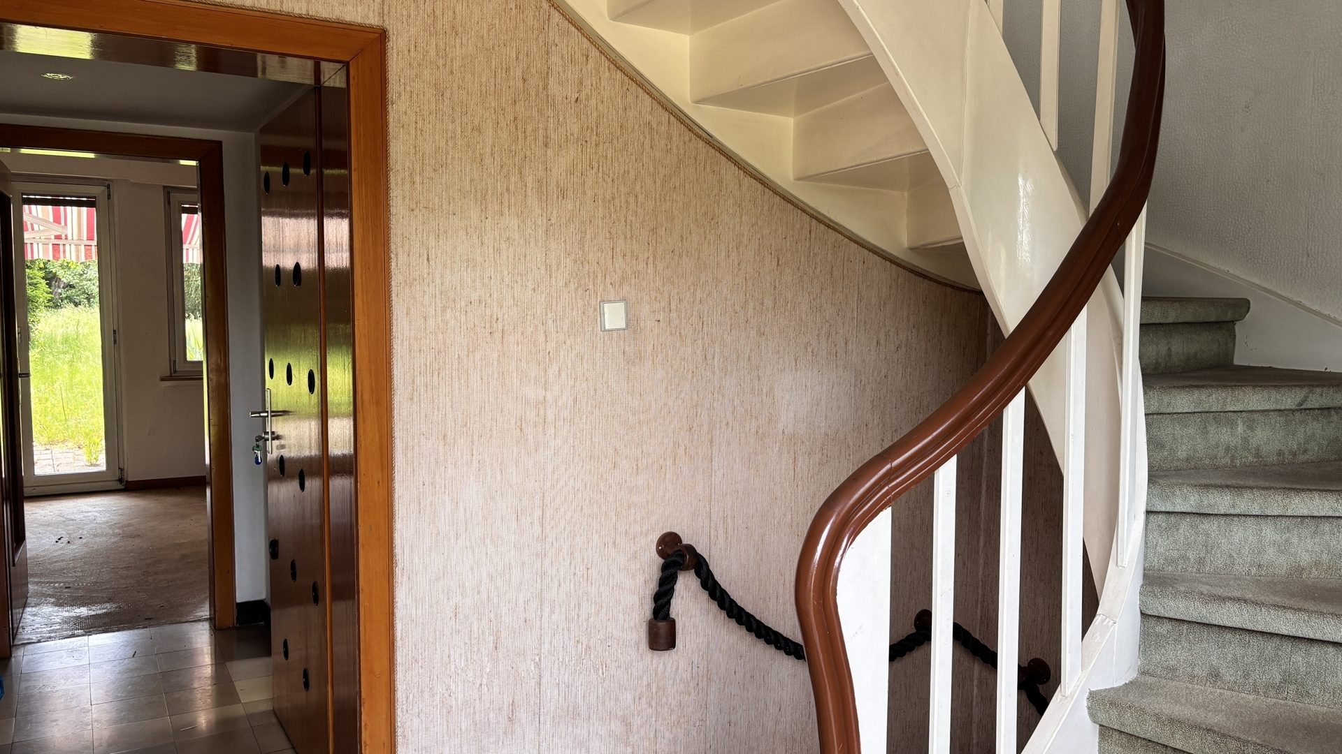 Böcker Wohnimmobilien - Immobilienangebot - Düsseldorf / Unterrath - Alle - Sanierungsbedürftige Doppelhaushälfte mit Traumgrundstück
