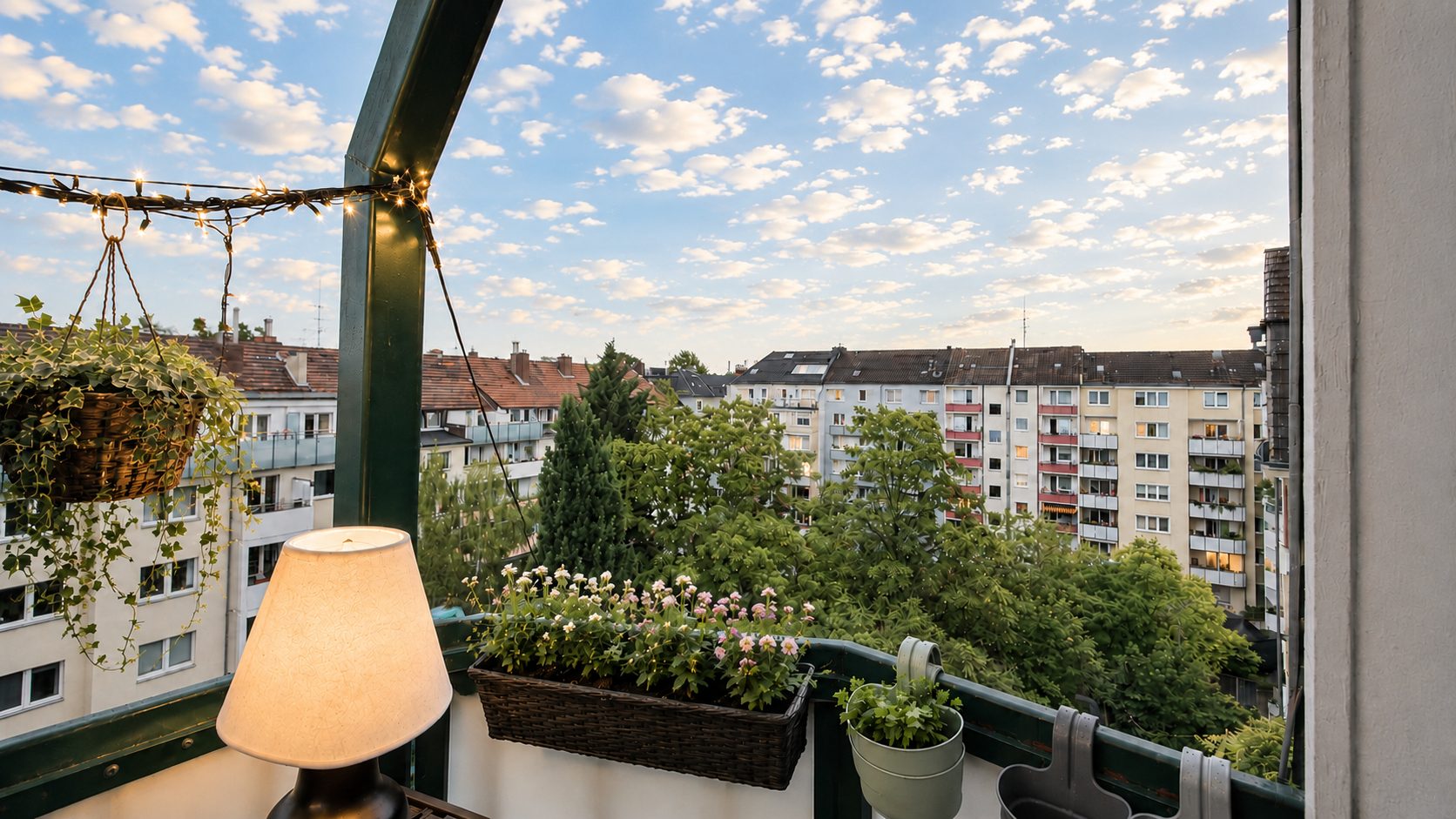 Böcker Wohnimmobilien - Immobilienangebot - Düsseldorf / Düsseltal - Alle - Begehrtes Düsseltal - Großzügige und geschmackvolle 2-Zimmer Altbauwohnung