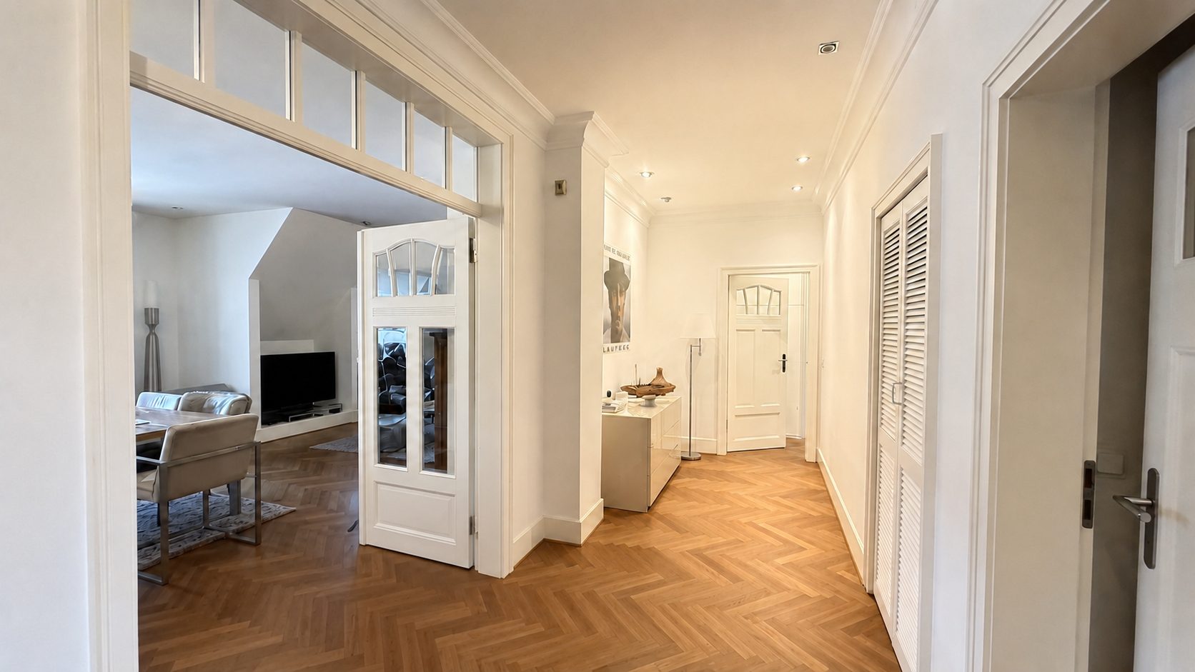 Böcker Wohnimmobilien - Immobilienangebot - Düsseldorf / Düsseltal - Alle - Begehrtes Düsseltal - Großzügige und geschmackvolle 2-Zimmer Altbauwohnung