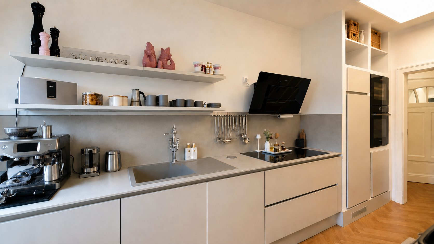 Böcker Wohnimmobilien - Immobilienangebot - Düsseldorf / Düsseltal - Alle - Begehrtes Düsseltal - Großzügige und geschmackvolle 2-Zimmer Altbauwohnung