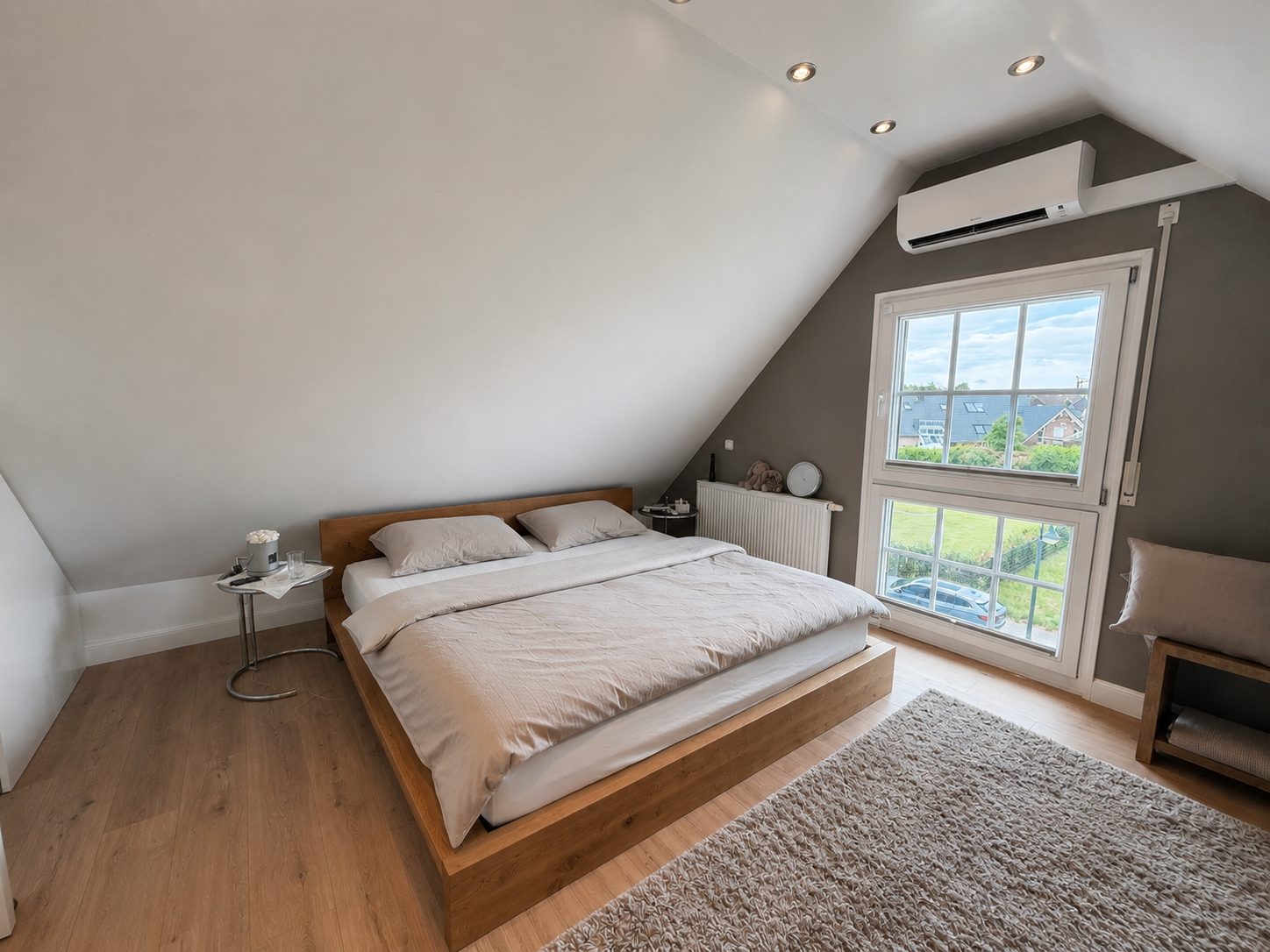 Böcker Wohnimmobilien - Immobilienangebot - Düsseldorf / Lörick - Alle - Familienhaus in Rheinnähe in begehrter Siedlung von Lörick mit separater Einheit