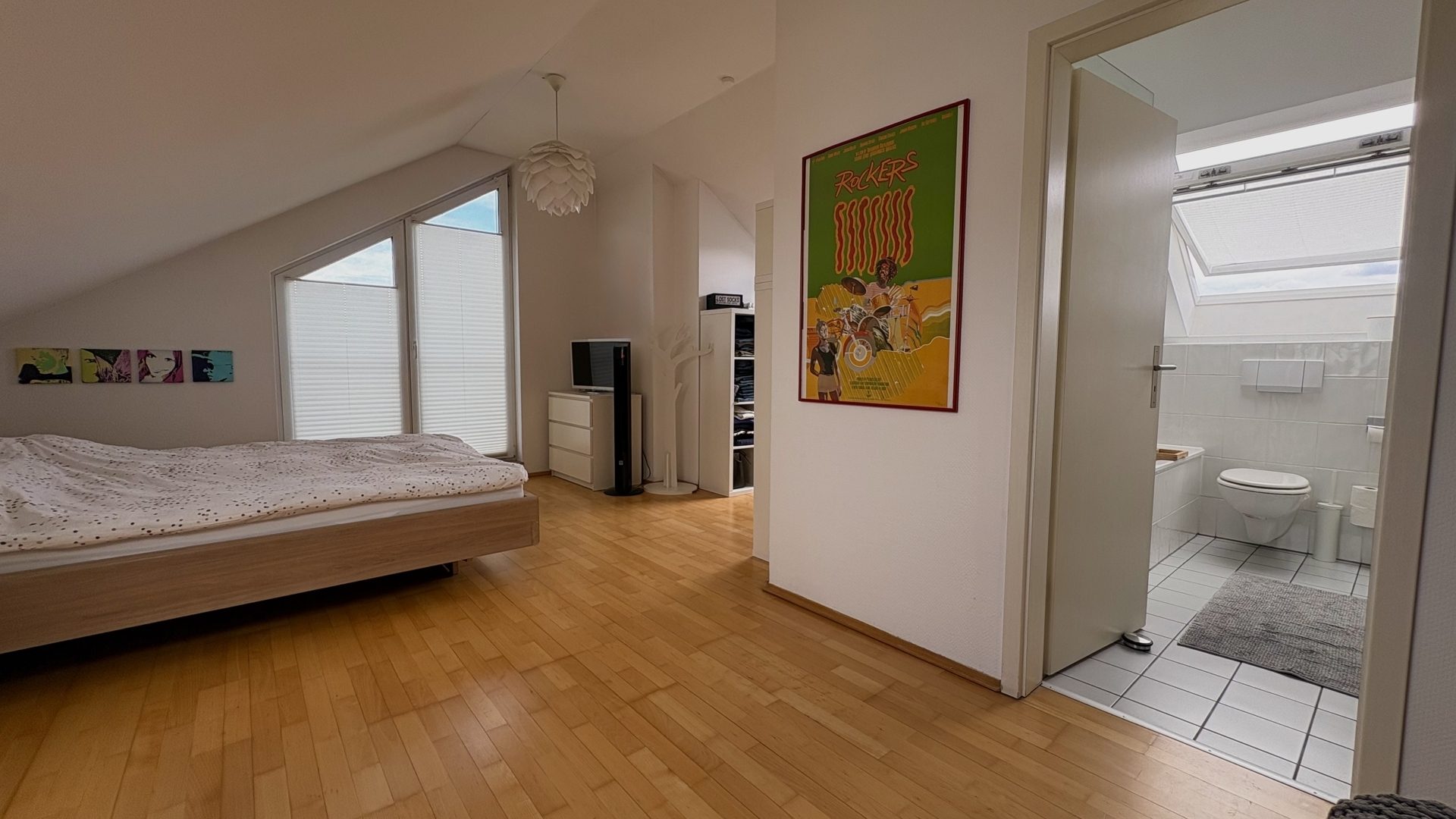 Böcker Wohnimmobilien - Immobilienangebot - Düsseldorf - Alle - Moderne 3-Zimmer-Maisonette mit Balkon und Einbauküche