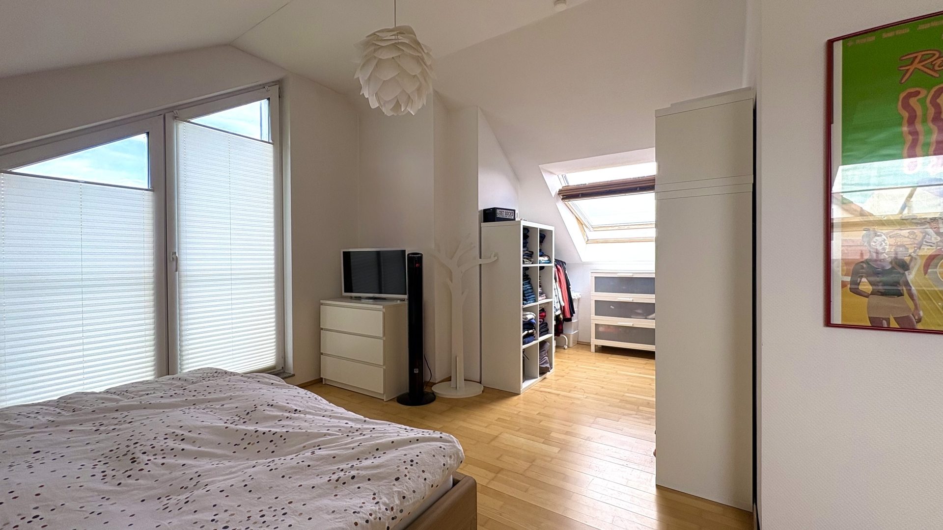 Böcker Wohnimmobilien - Immobilienangebot - Düsseldorf - Alle - Moderne 3-Zimmer-Maisonette mit Balkon und Einbauküche