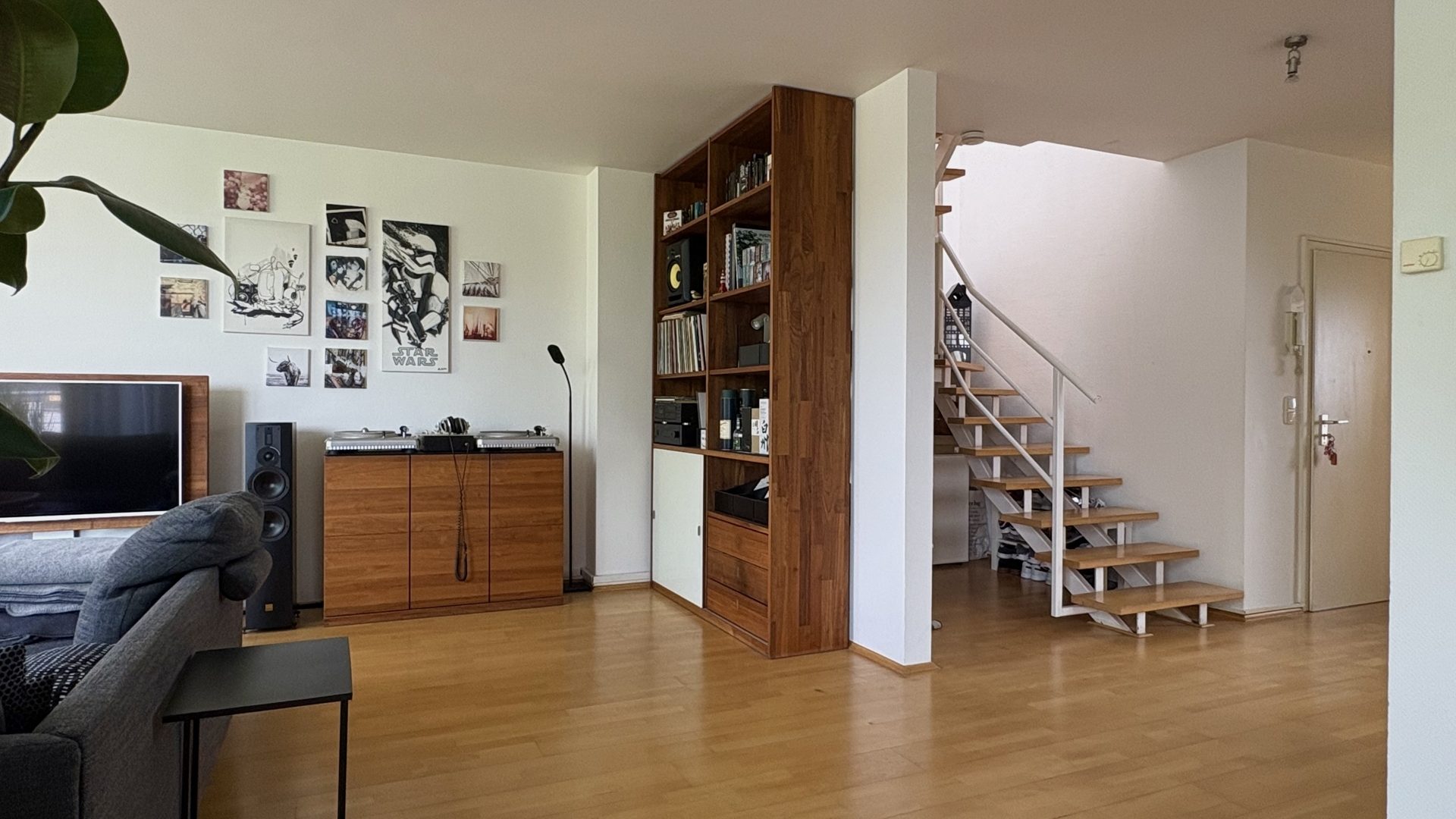 Böcker Wohnimmobilien - Immobilienangebot - Düsseldorf - Alle - Moderne 3-Zimmer-Maisonette mit Balkon und Einbauküche