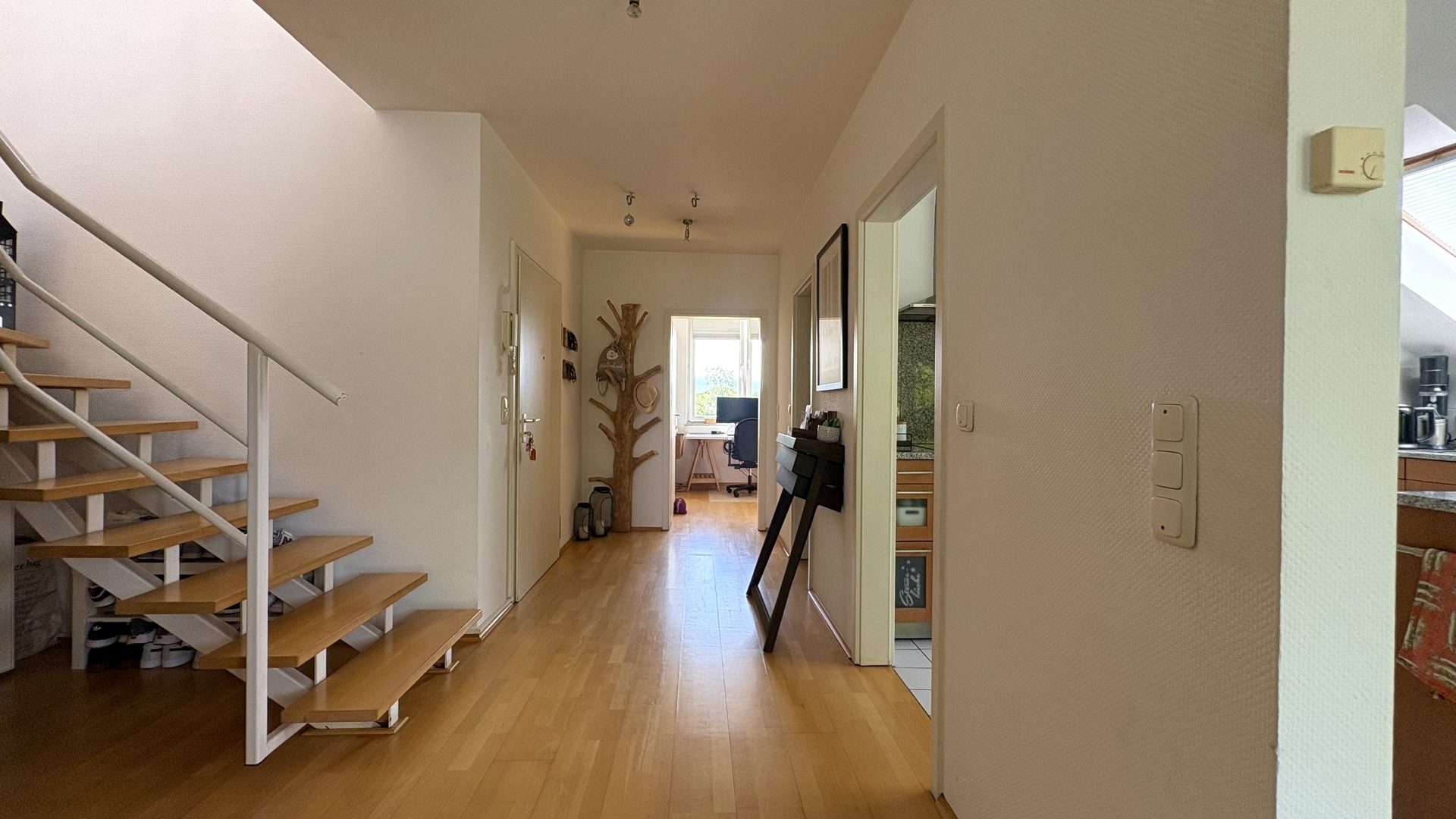 Böcker Wohnimmobilien - Immobilienangebot - Düsseldorf - Alle - Moderne 3-Zimmer-Maisonette mit Balkon und Einbauküche