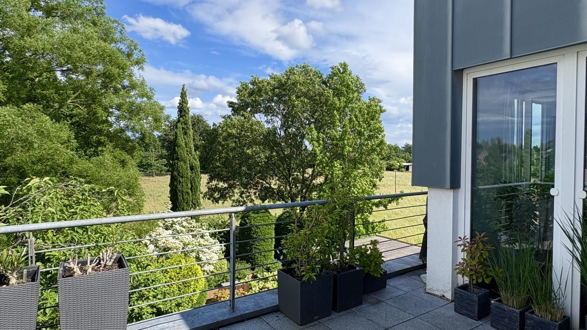 Böcker Wohnimmobilien - Immobilienangebot - Düsseldorf - Alle - Moderne 3-Zimmer-Maisonette mit Balkon und Einbauküche