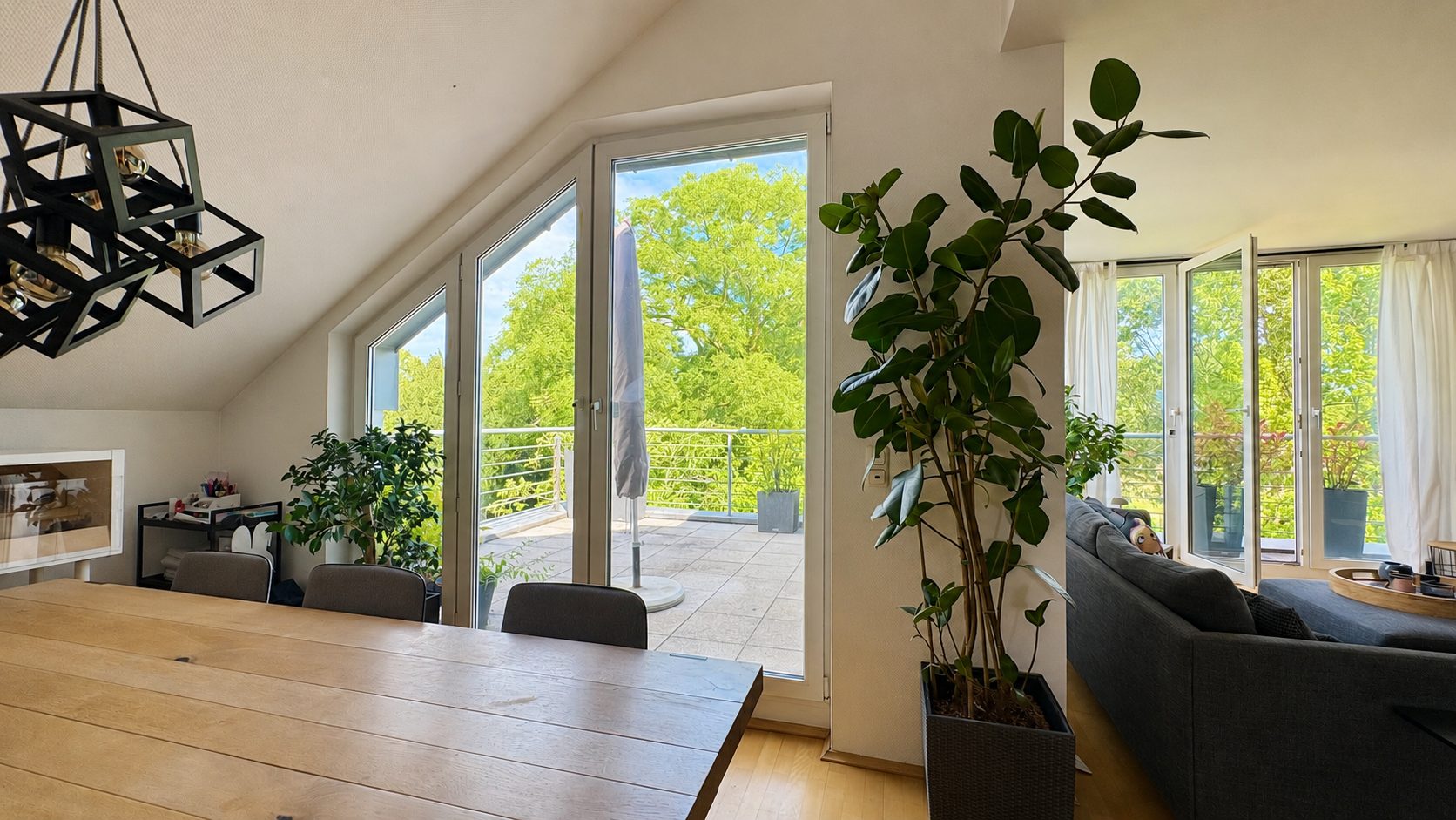 Böcker Wohnimmobilien - Immobilienangebot - Düsseldorf - Alle - Moderne 3-Zimmer-Maisonette mit Balkon und Einbauküche