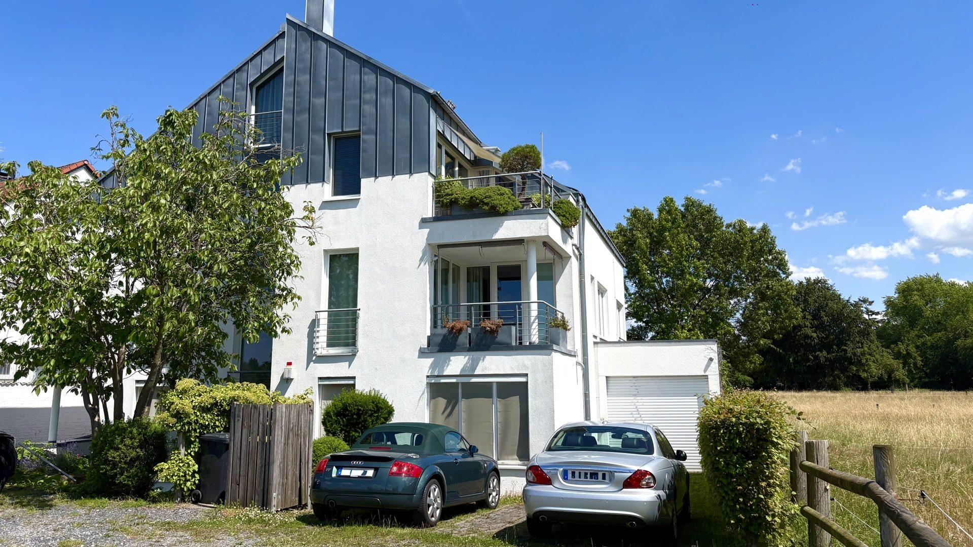 Böcker Wohnimmobilien - Immobilienangebot - Düsseldorf - Alle - Moderne 3-Zimmer-Maisonette mit Balkon und Einbauküche