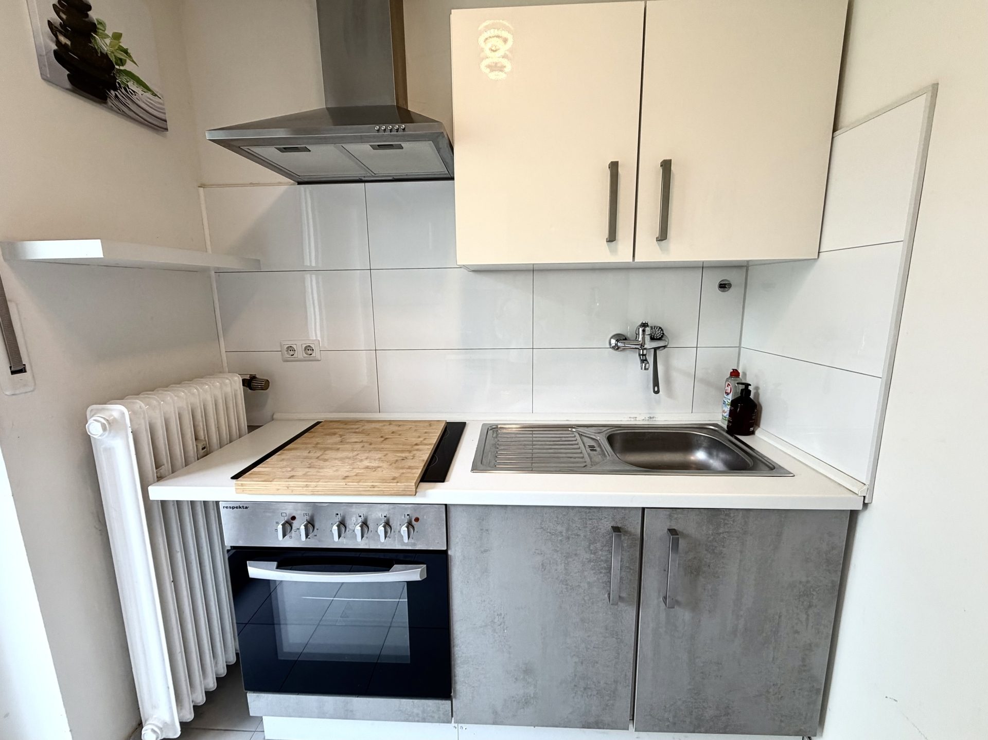 Böcker Wohnimmobilien - Immobilienangebot - Meerbusch / Büderich - Alle - Stilvoll möblierte 1-Zimmer-Wohnung mit Balkon in begehrter Lage von Meerbusch-Büderich