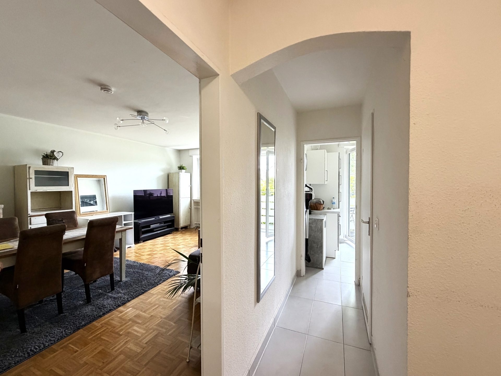Böcker Wohnimmobilien - Immobilienangebot - Meerbusch / Büderich - Alle - Stilvoll möblierte 1-Zimmer-Wohnung mit Balkon in begehrter Lage von Meerbusch-Büderich