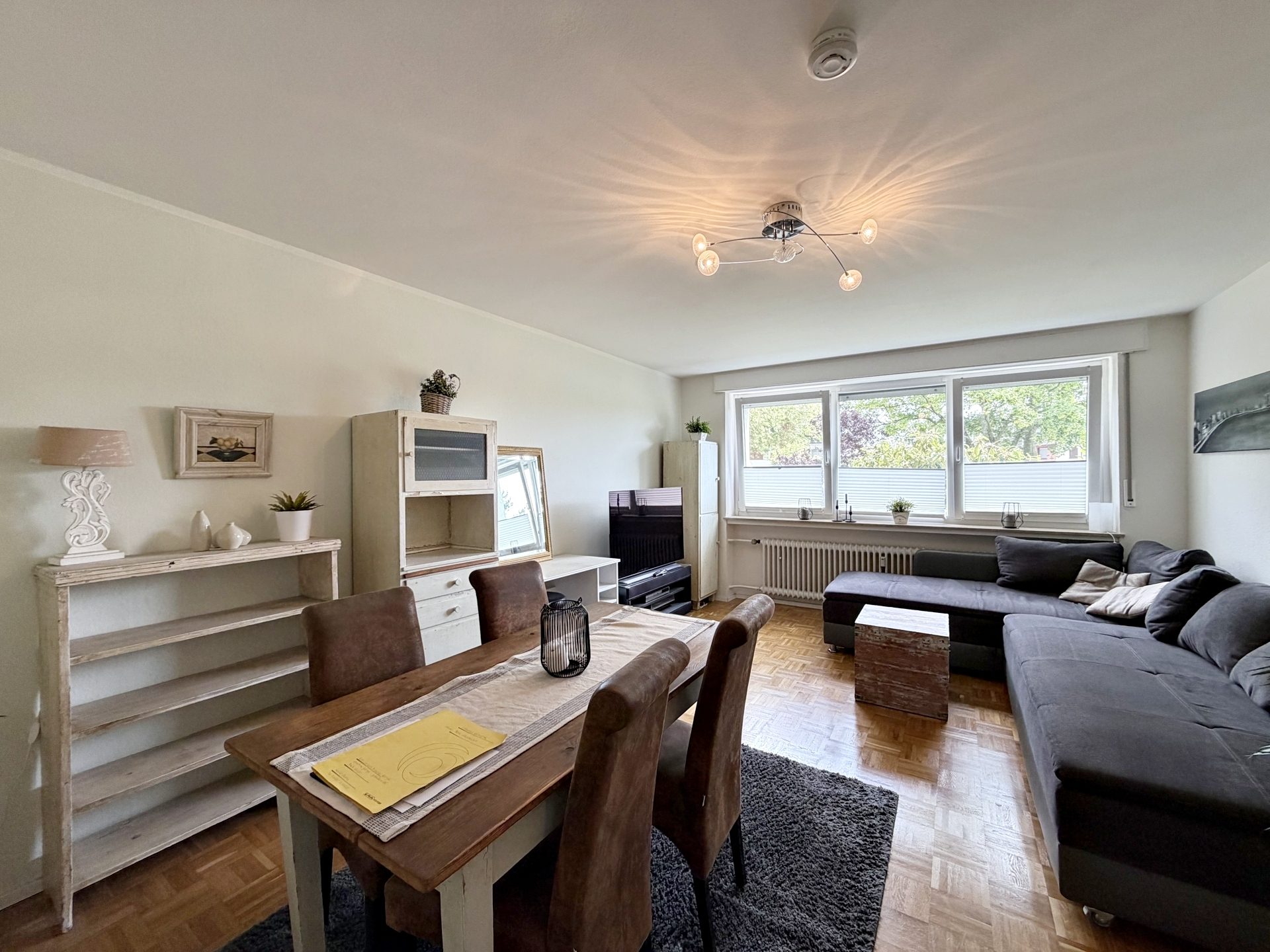 Böcker Wohnimmobilien - Immobilienangebot - Meerbusch / Büderich - Alle - Stilvoll möblierte 1-Zimmer-Wohnung mit Balkon in begehrter Lage von Meerbusch-Büderich