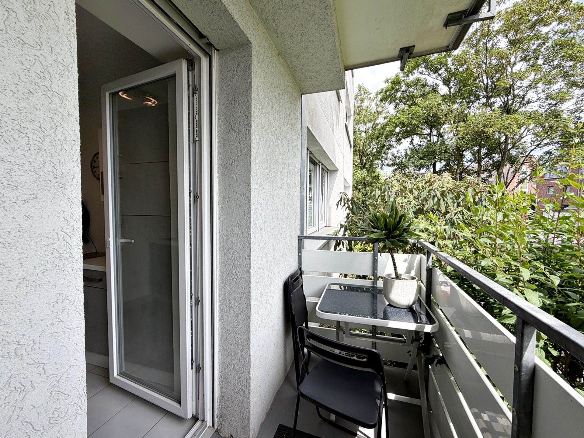 Böcker Wohnimmobilien - Immobilienangebot - Meerbusch / Büderich - Alle - Stilvoll möblierte 1-Zimmer-Wohnung mit Balkon in begehrter Lage von Meerbusch-Büderich