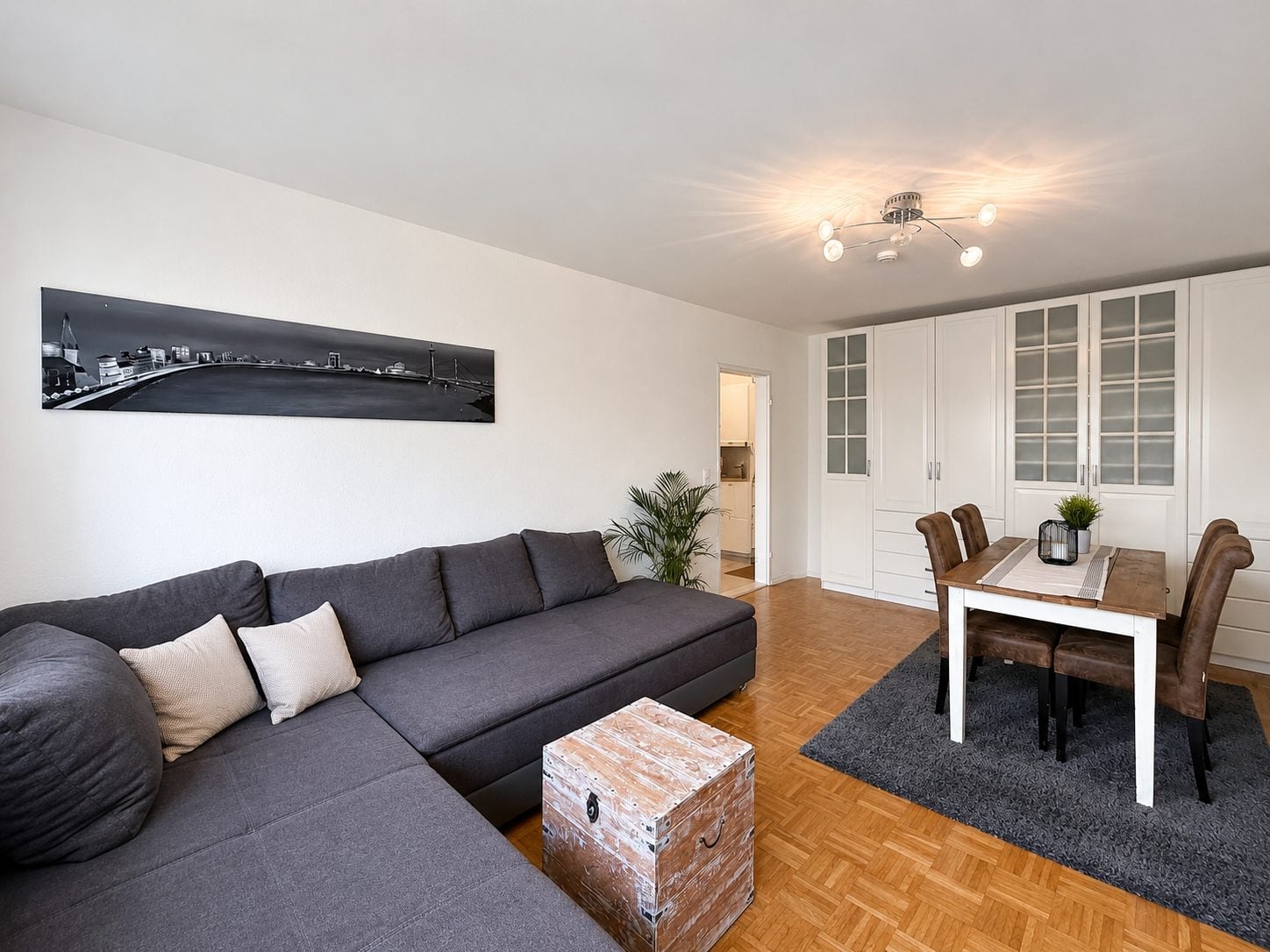Böcker Wohnimmobilien - Immobilienangebot - Meerbusch / Büderich - Alle - Stilvoll möblierte 1-Zimmer-Wohnung mit Balkon in begehrter Lage von Meerbusch-Büderich