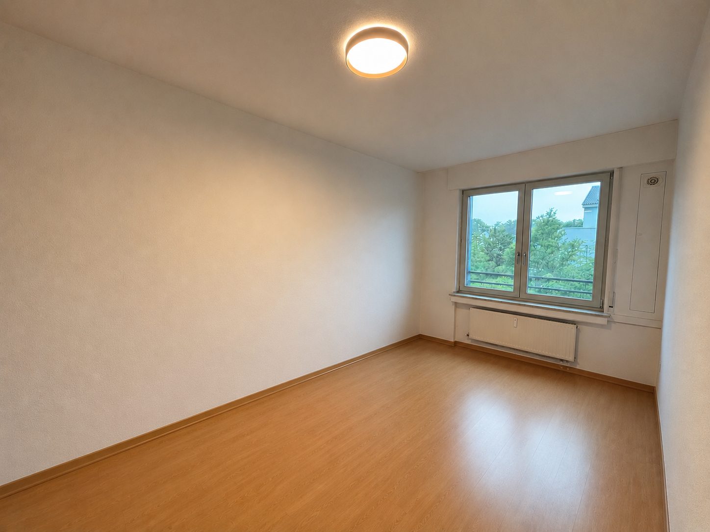 Böcker Wohnimmobilien - Immobilienangebot - Düsseldorf / Wittlaer - Alle - Charmante-2-Zimmer-Wohnung mit Balkon und Blick ins Grüne in Düsseldorf-Wittlaer