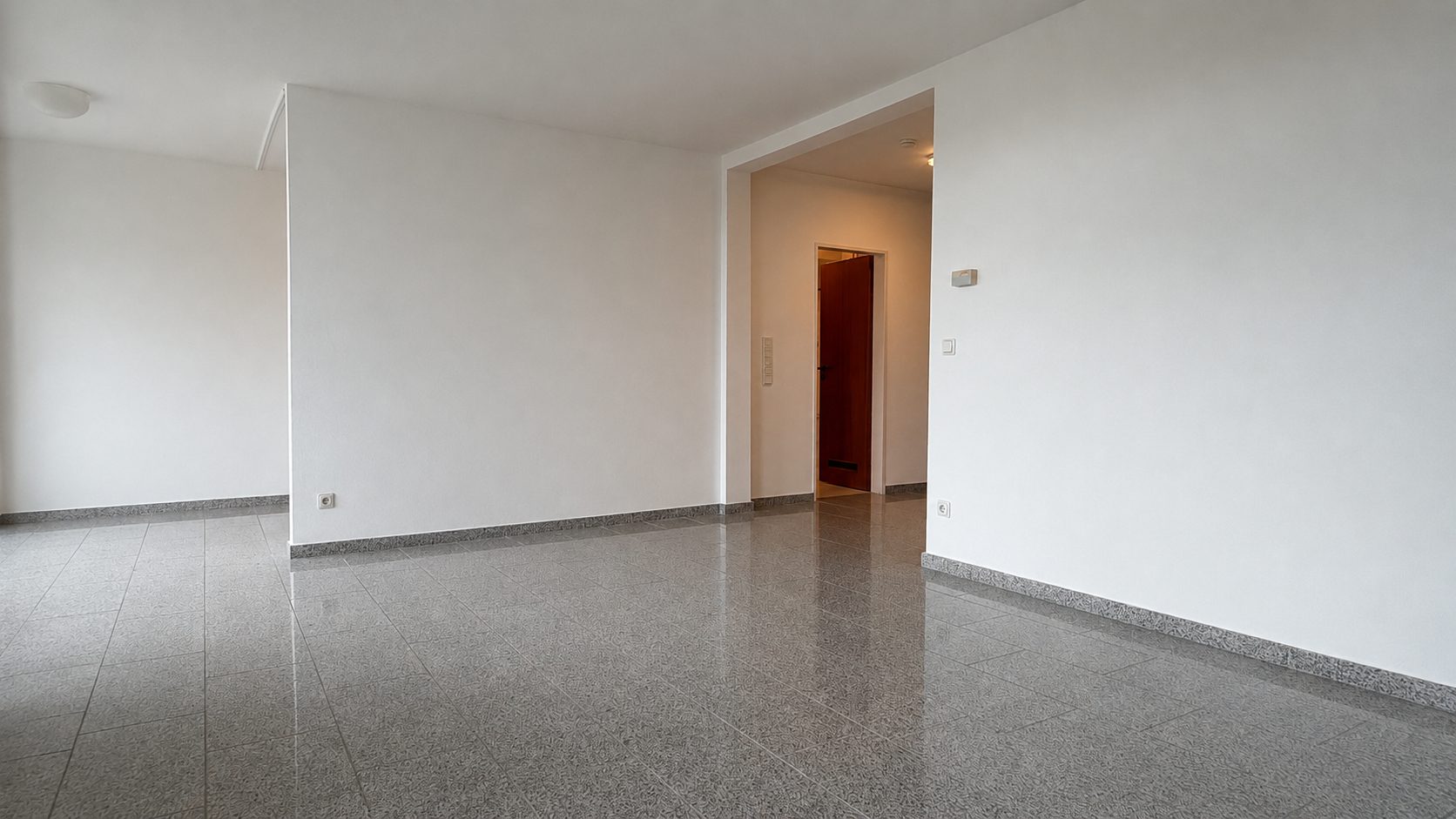 Böcker Wohnimmobilien - Immobilienangebot - Duisburg / Großenbaum - Alle - 2-Zimmer-Wohnung in Waldnähe mit Einbauküche, Sonnenbalkon und Aufzug