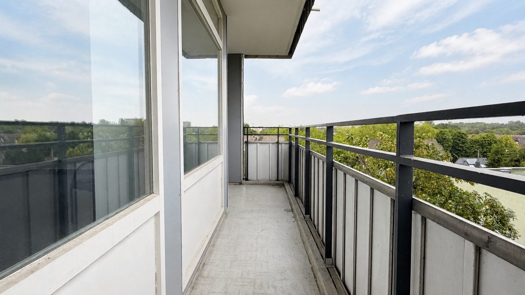 Böcker Wohnimmobilien - Immobilienangebot - Duisburg / Großenbaum - Alle - 2-Zimmer-Wohnung in Waldnähe mit Einbauküche, Sonnenbalkon und Aufzug