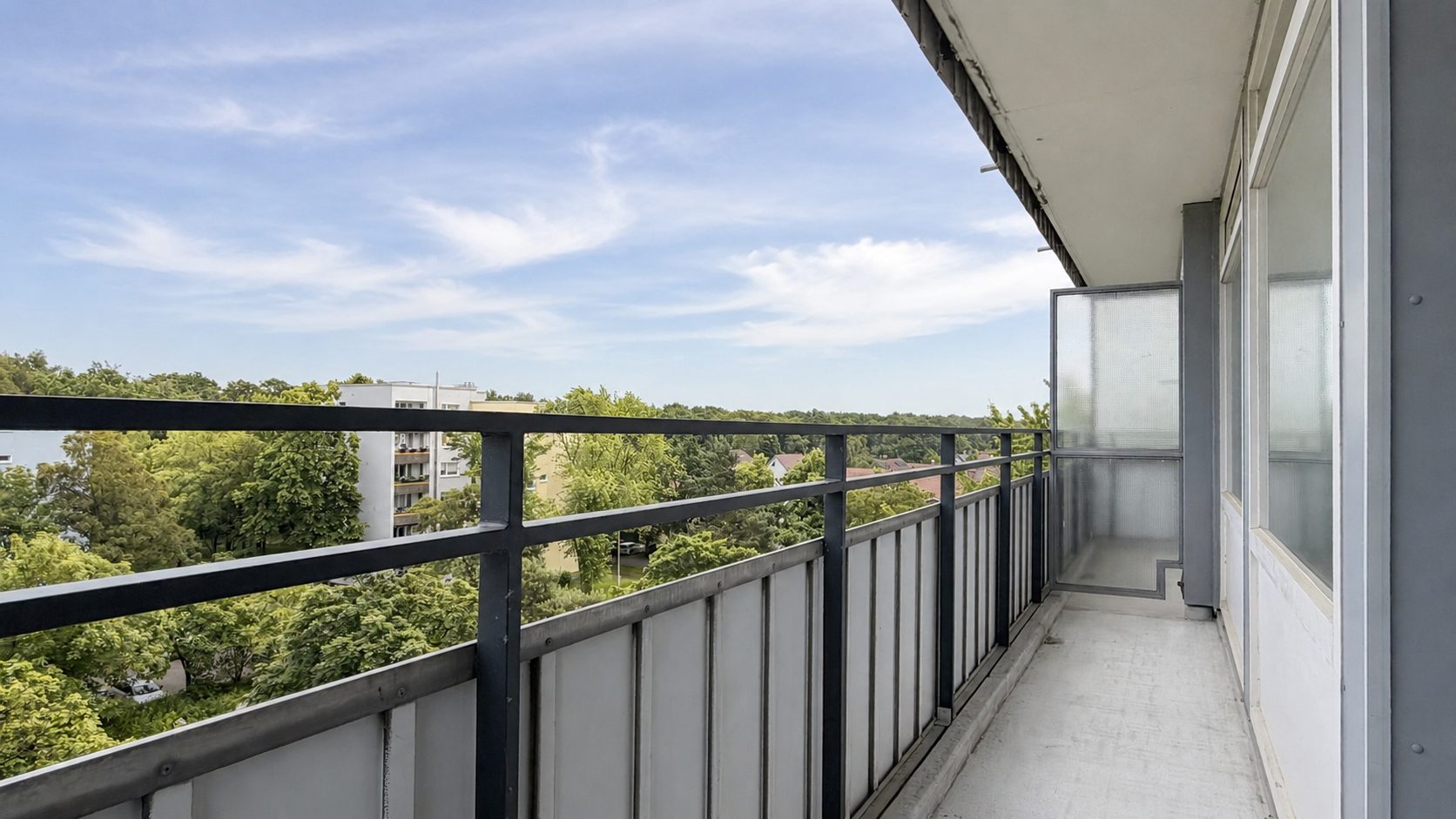 Böcker Wohnimmobilien - Immobilienangebot - Duisburg / Großenbaum - Alle - 2-Zimmer-Wohnung in Waldnähe mit Einbauküche, Sonnenbalkon und Aufzug