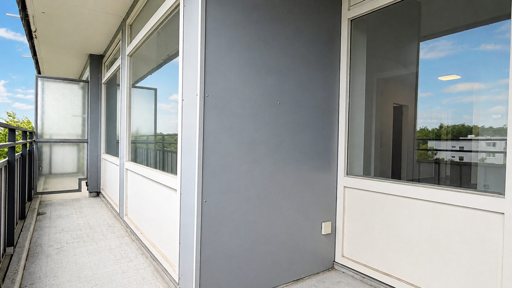 Böcker Wohnimmobilien - Immobilienangebot - Duisburg / Großenbaum - Alle - 2-Zimmer-Wohnung in Waldnähe mit Einbauküche, Sonnenbalkon und Aufzug