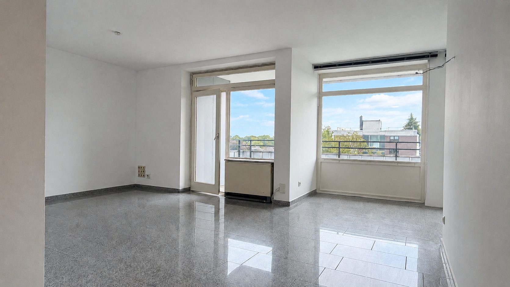 Böcker Wohnimmobilien - Immobilienangebot - Duisburg / Großenbaum - Alle - 2-Zimmer-Wohnung in Waldnähe mit Einbauküche, Sonnenbalkon und Aufzug