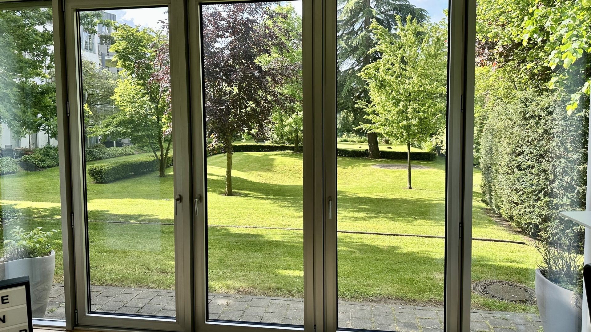 Böcker Wohnimmobilien - Immobilienangebot - Düsseldorf / Kaiserswerth - Alle - Grünes Wohnen mit Blick auf die Rheinauen - 4-Zimmer-Wohnung in Kaiserswerth