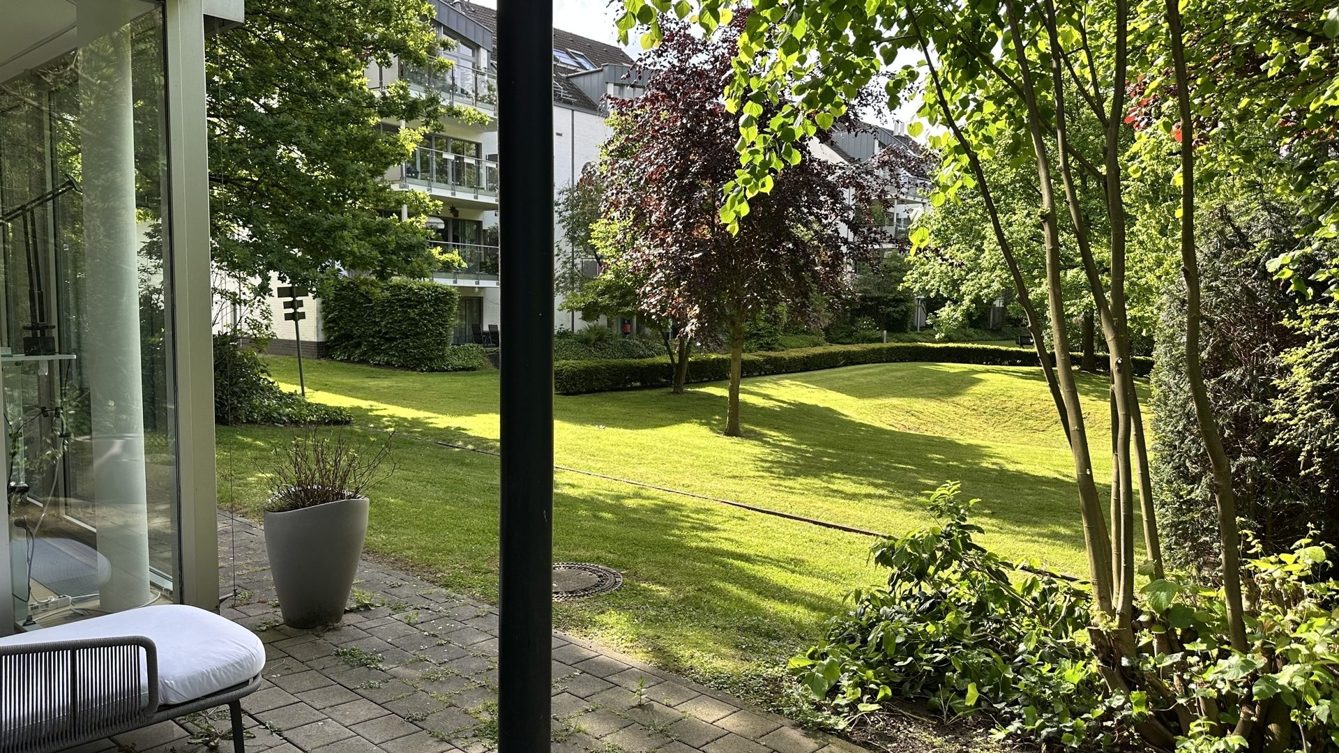Böcker Wohnimmobilien - Immobilienangebot - Düsseldorf / Kaiserswerth - Alle - Grünes Wohnen mit Blick auf die Rheinauen - 4-Zimmer-Wohnung in Kaiserswerth