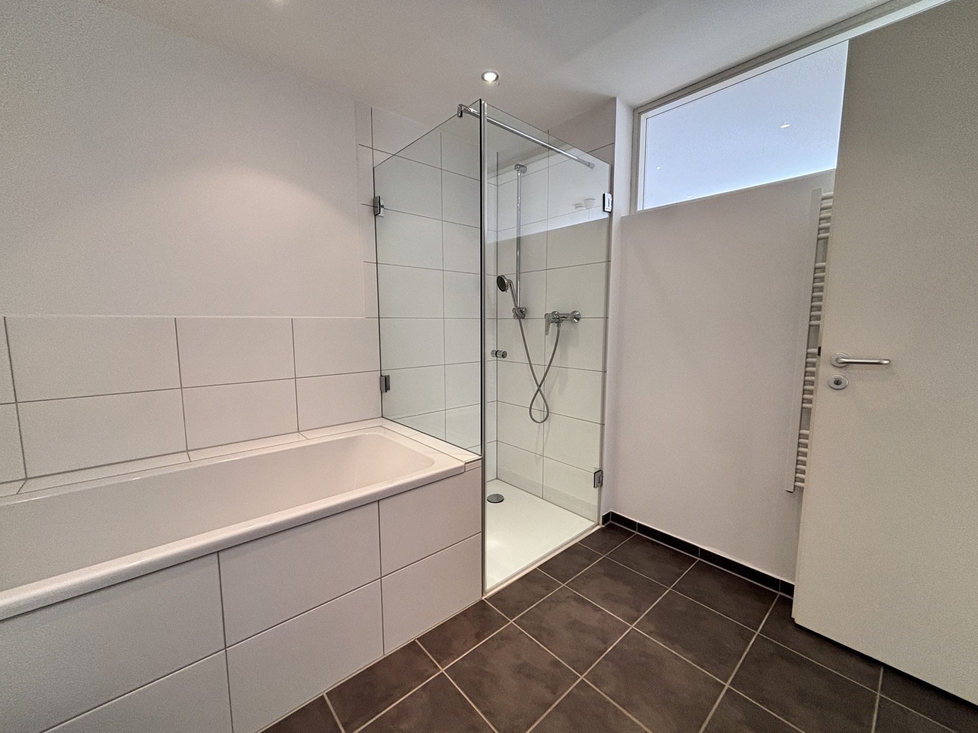 Böcker Wohnimmobilien - Immobilienangebot - Düsseldorf / Wittlaer - Alle - Attraktive 3-Zimmer-Wohnung mit Balkon in verkehrsgünstiger Lage