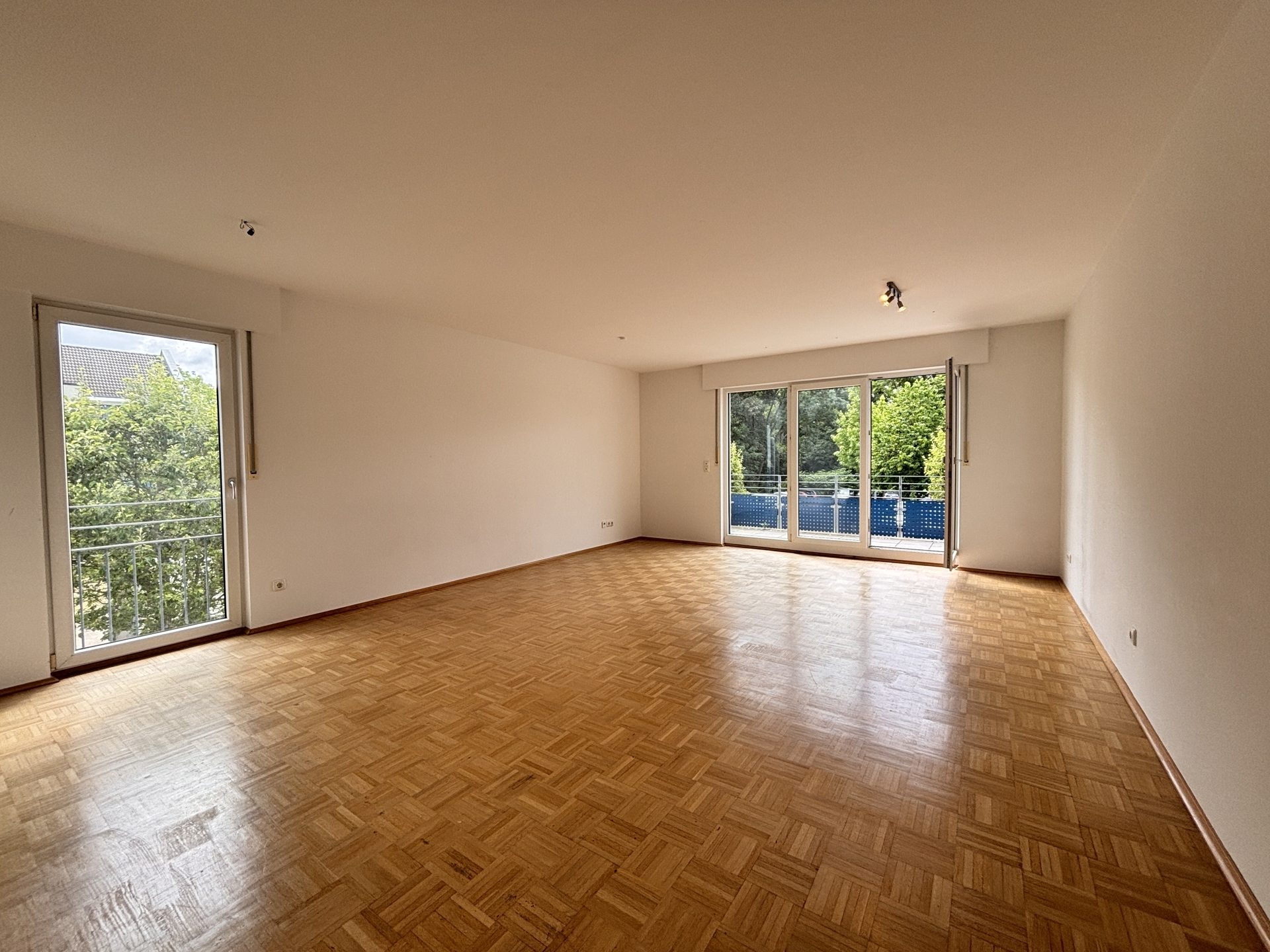 Böcker Wohnimmobilien - Immobilienangebot - Düsseldorf / Wittlaer - Alle - Attraktive 3-Zimmer-Wohnung mit Balkon in verkehrsgünstiger Lage