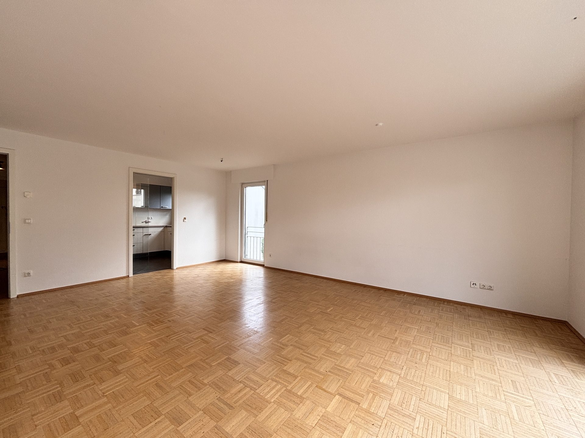 Böcker Wohnimmobilien - Immobilienangebot - Düsseldorf / Wittlaer - Alle - Attraktive 3-Zimmer-Wohnung mit Balkon in verkehrsgünstiger Lage
