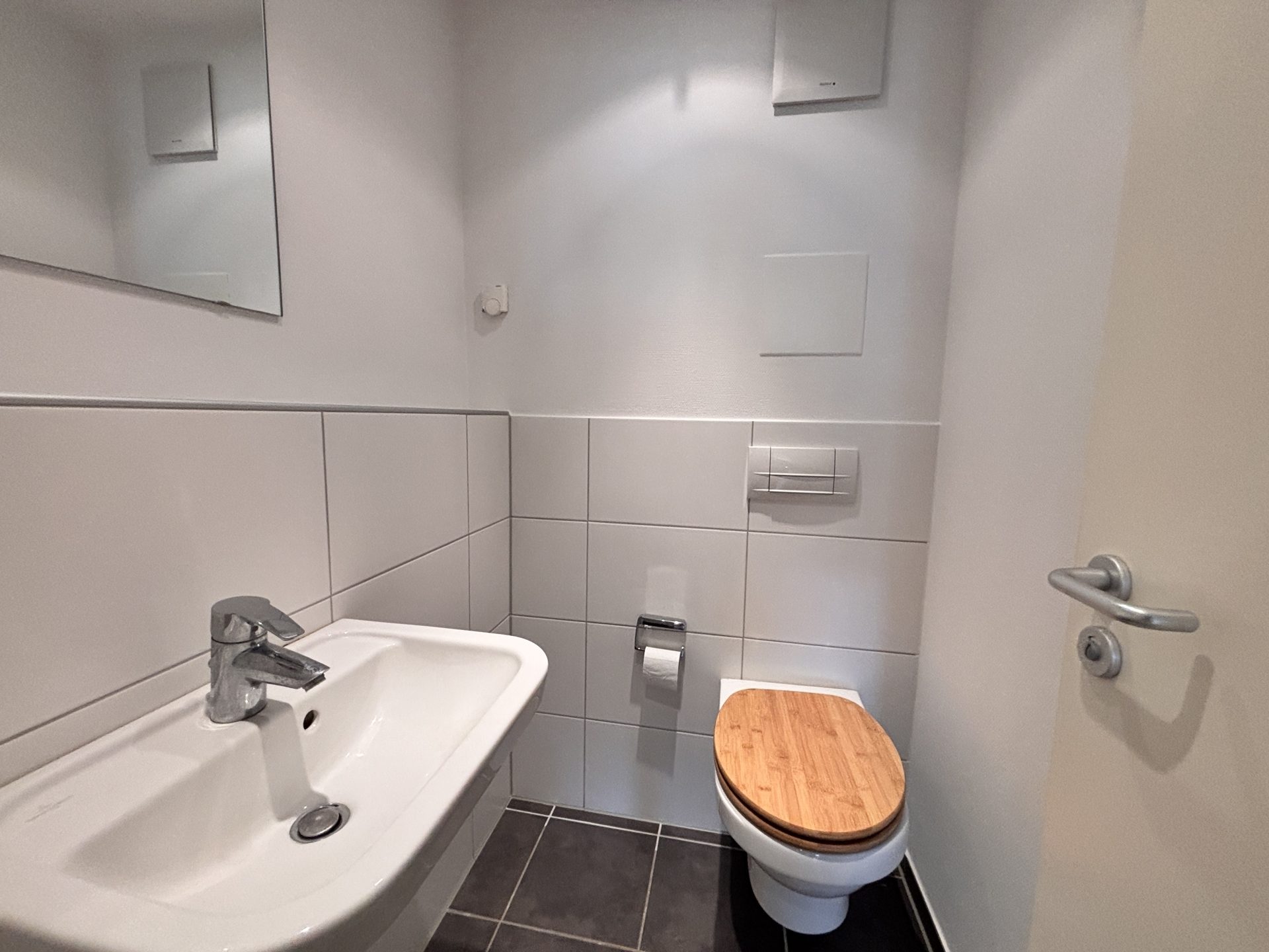 Böcker Wohnimmobilien - Immobilienangebot - Düsseldorf / Wittlaer - Alle - Attraktive 3-Zimmer-Wohnung mit Balkon in verkehrsgünstiger Lage