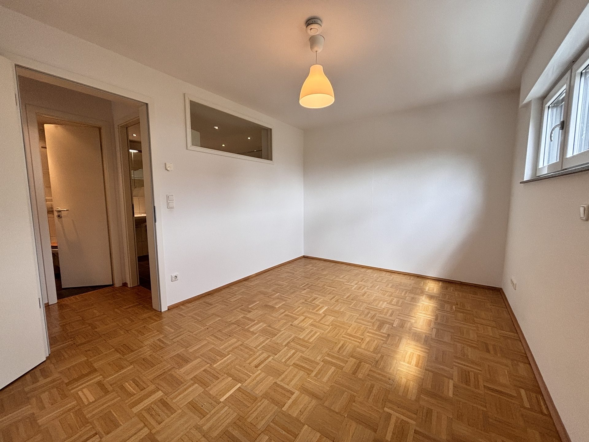 Böcker Wohnimmobilien - Immobilienangebot - Düsseldorf / Wittlaer - Alle - Attraktive 3-Zimmer-Wohnung mit Balkon in verkehrsgünstiger Lage