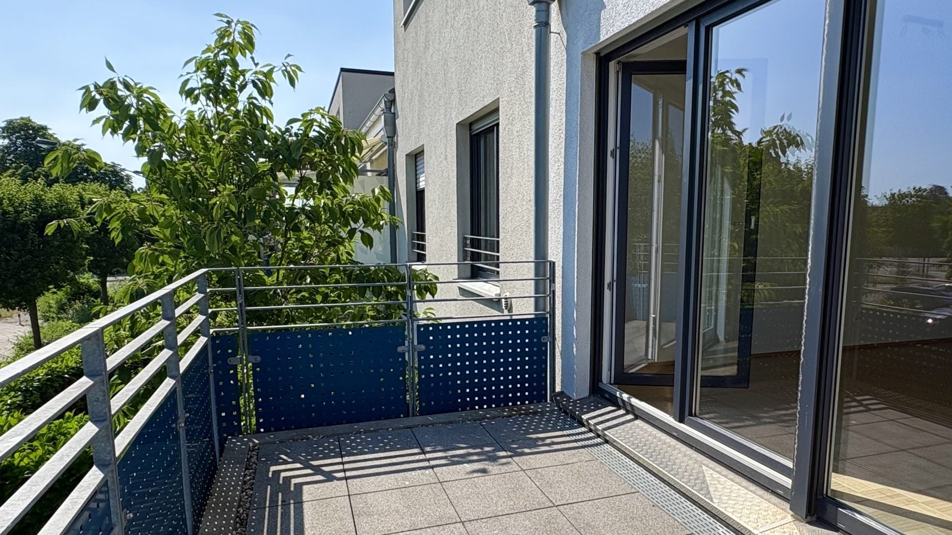 Böcker Wohnimmobilien - Immobilienangebot - Düsseldorf / Wittlaer - Alle - Attraktive 3-Zimmer-Wohnung mit Balkon in verkehrsgünstiger Lage